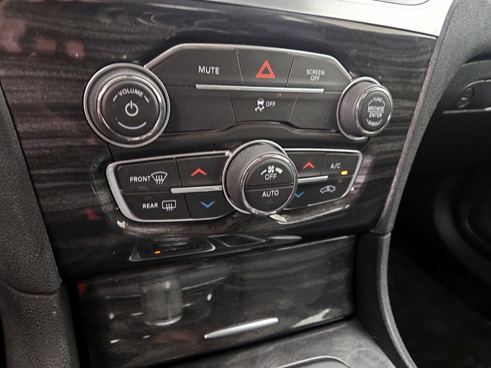 Thumbnail: 2018 Chrysler 300 - 16
