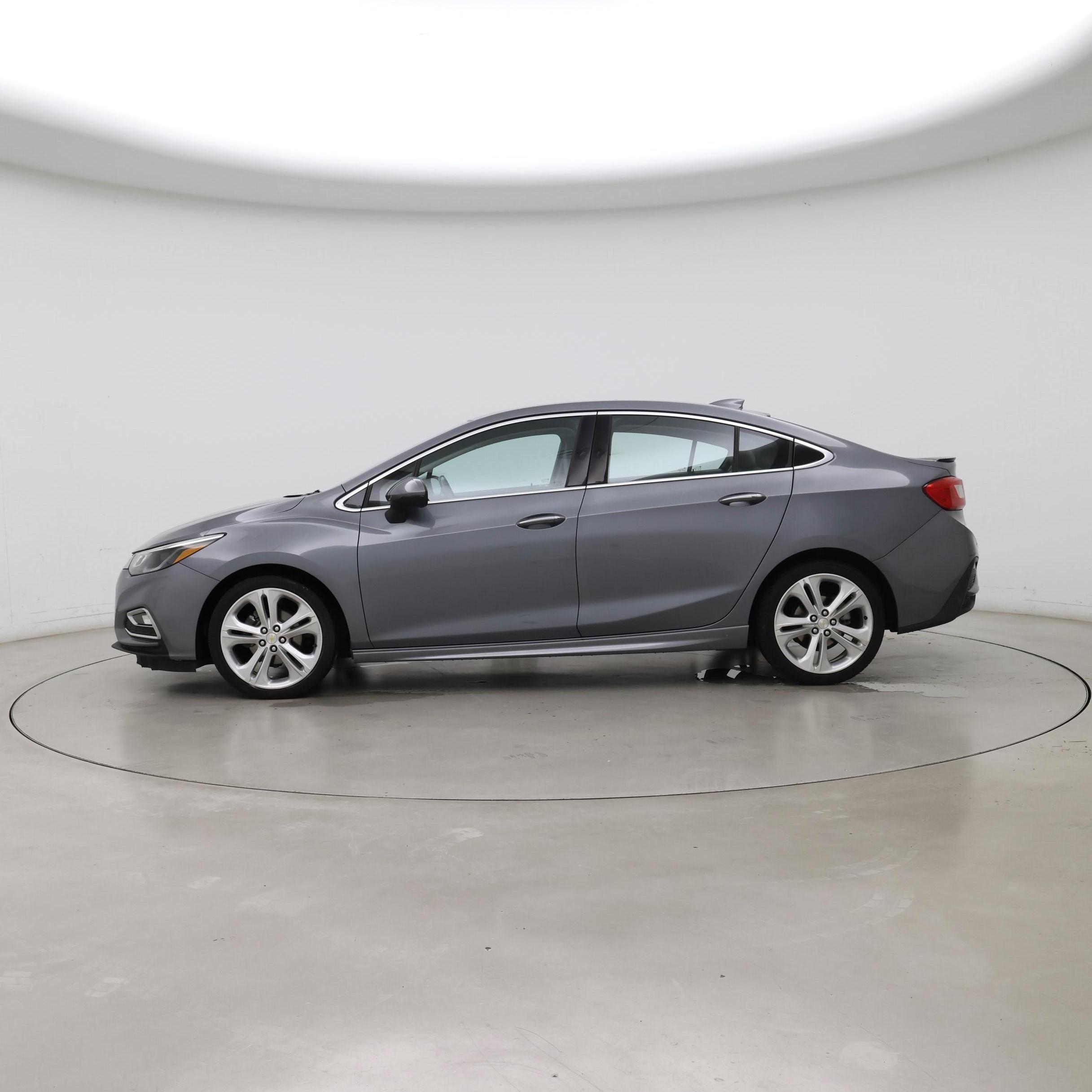 Thumbnail: 2018 Chevrolet Cruze - 3