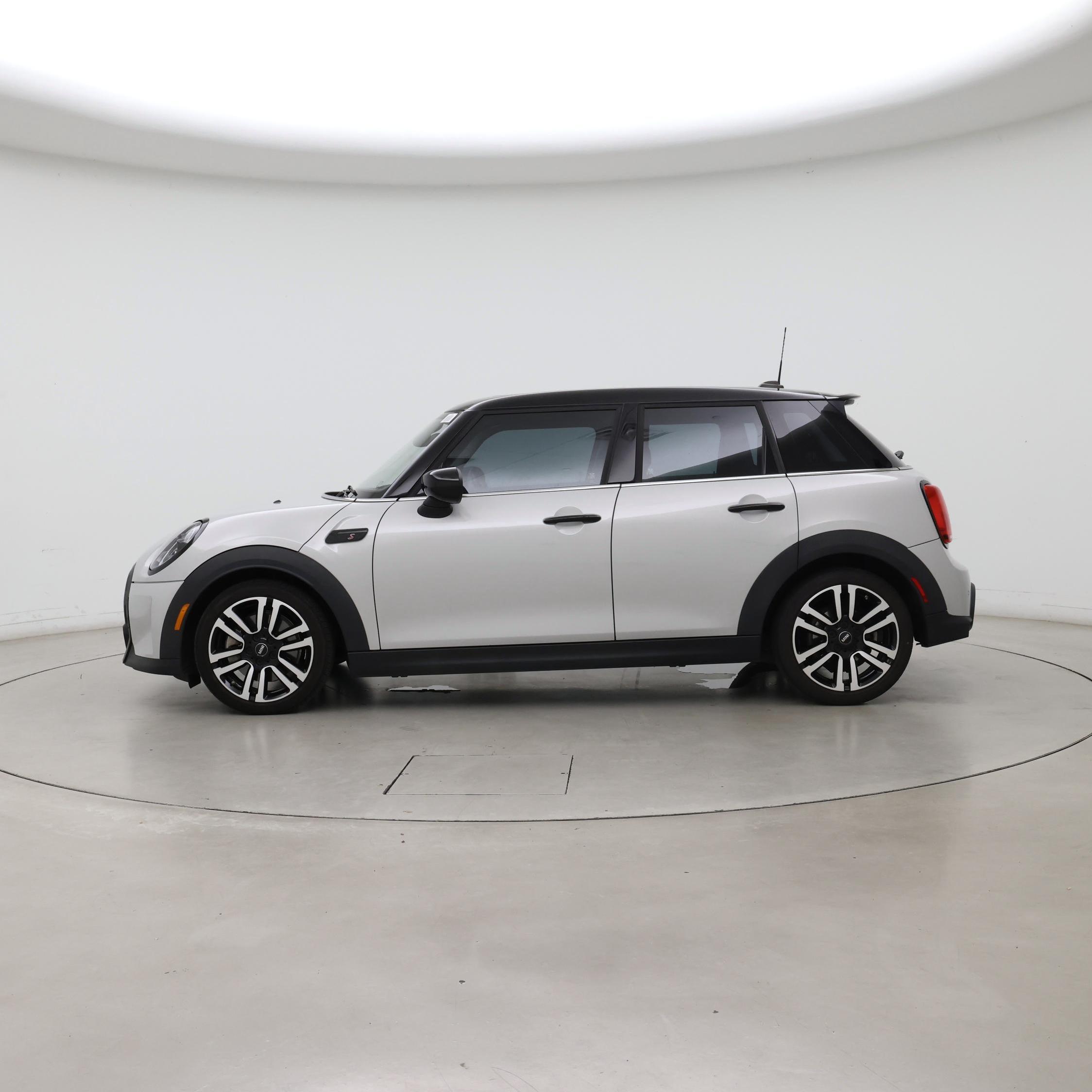 Thumbnail: 2022 MINI Cooper Hardtop - 3
