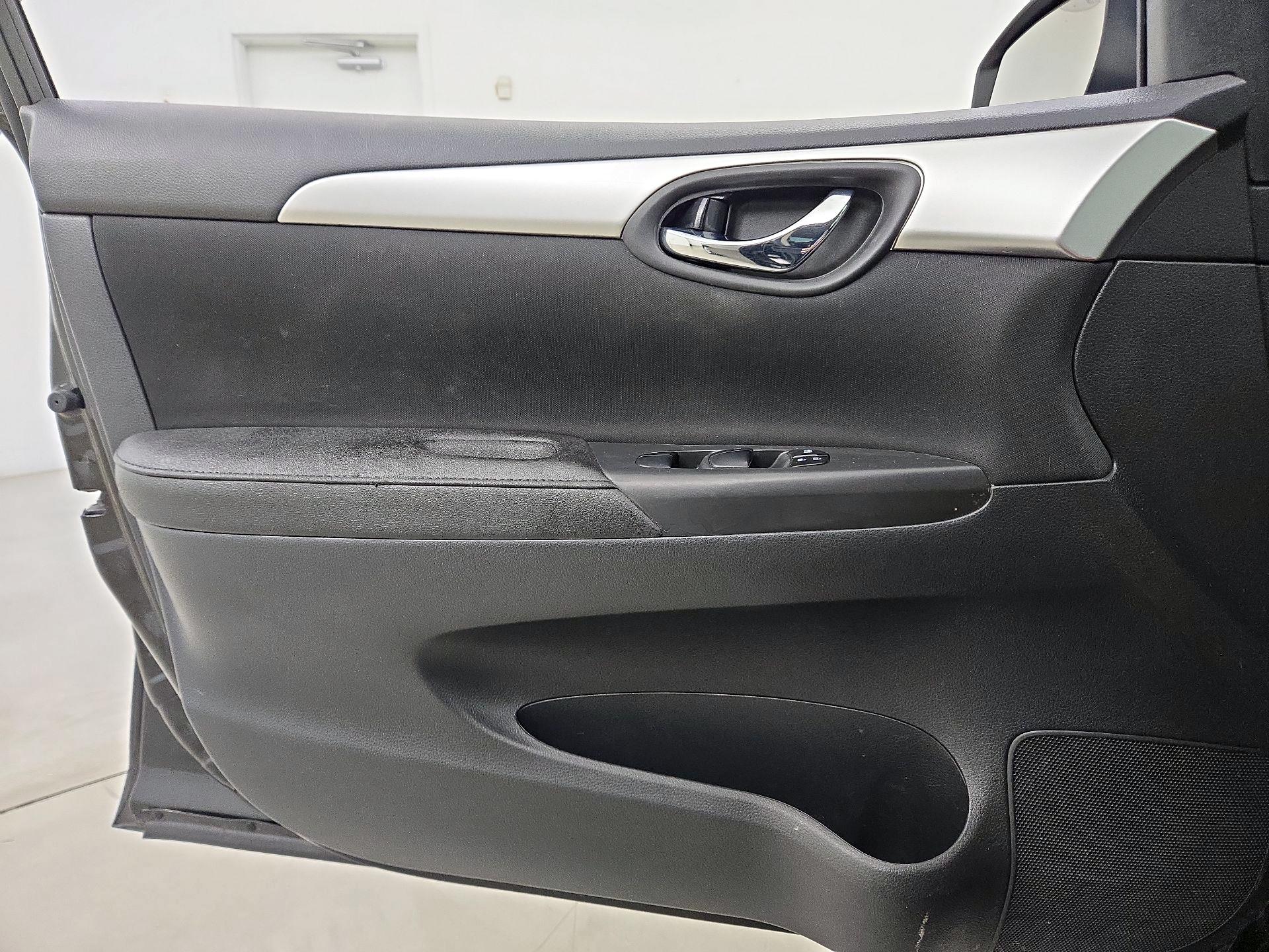 Thumbnail: 2018 Nissan Sentra - 12