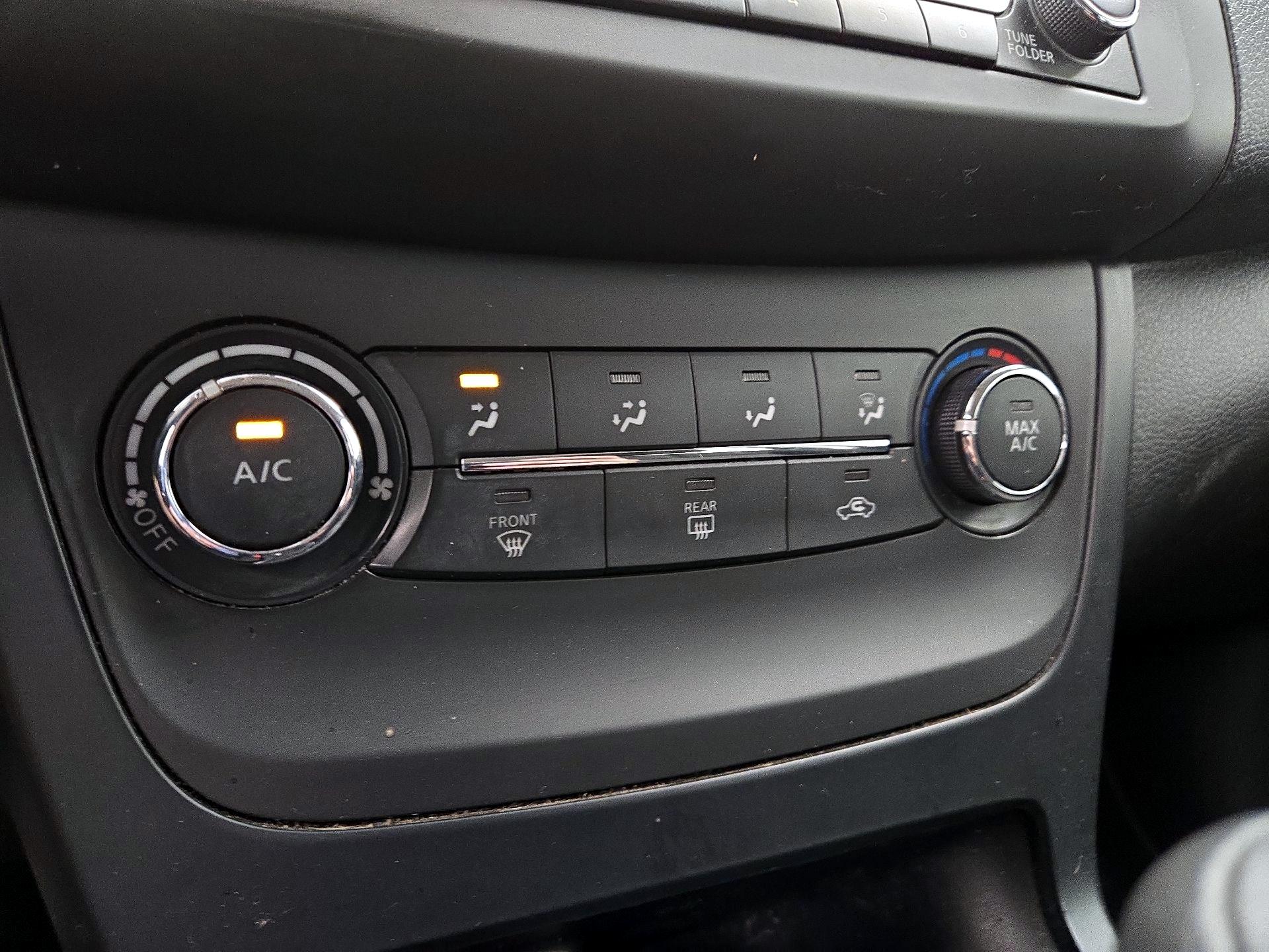 Thumbnail: 2018 Nissan Sentra - 16