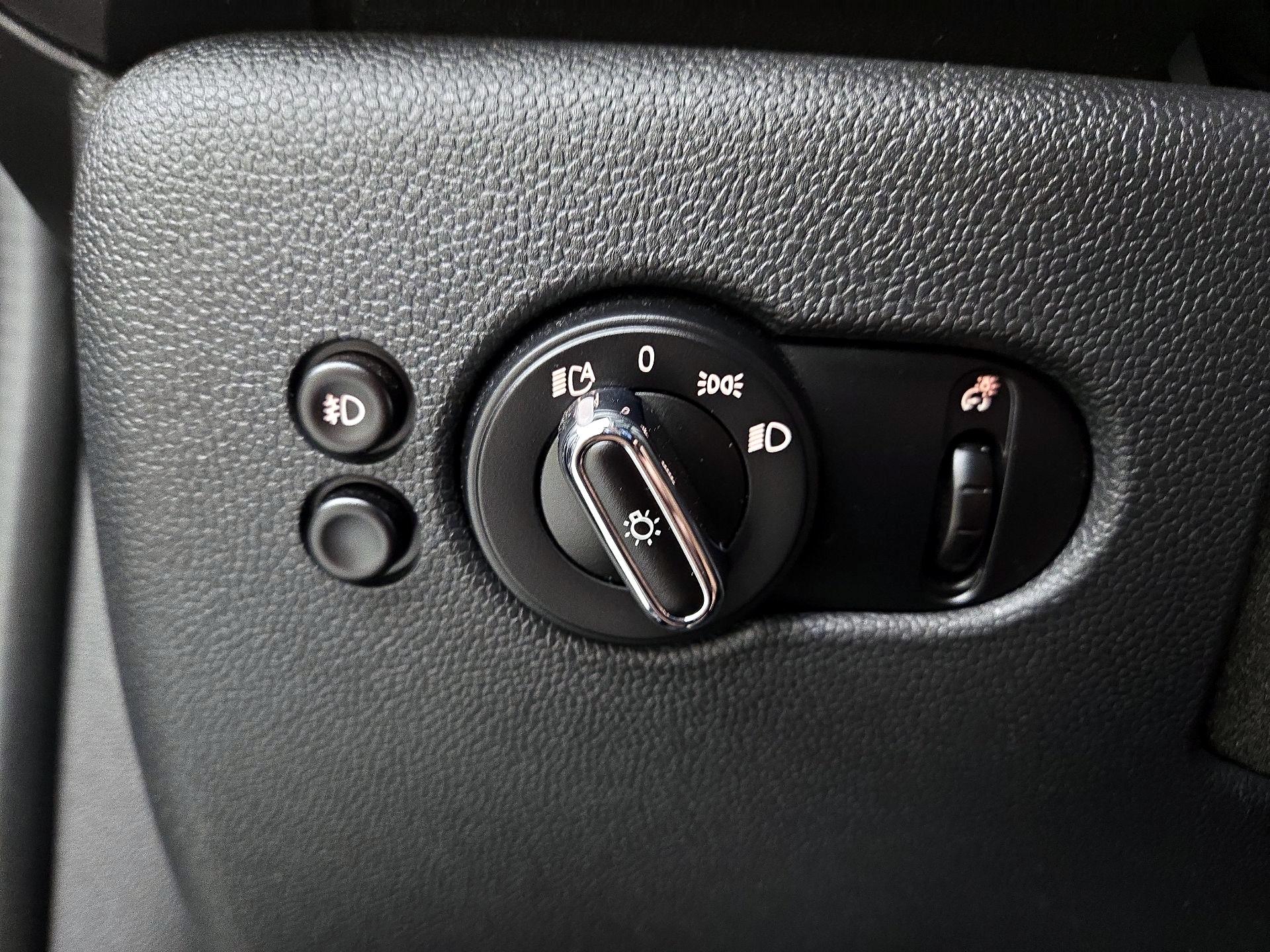 Thumbnail: 2015 MINI Cooper Hardtop - 13