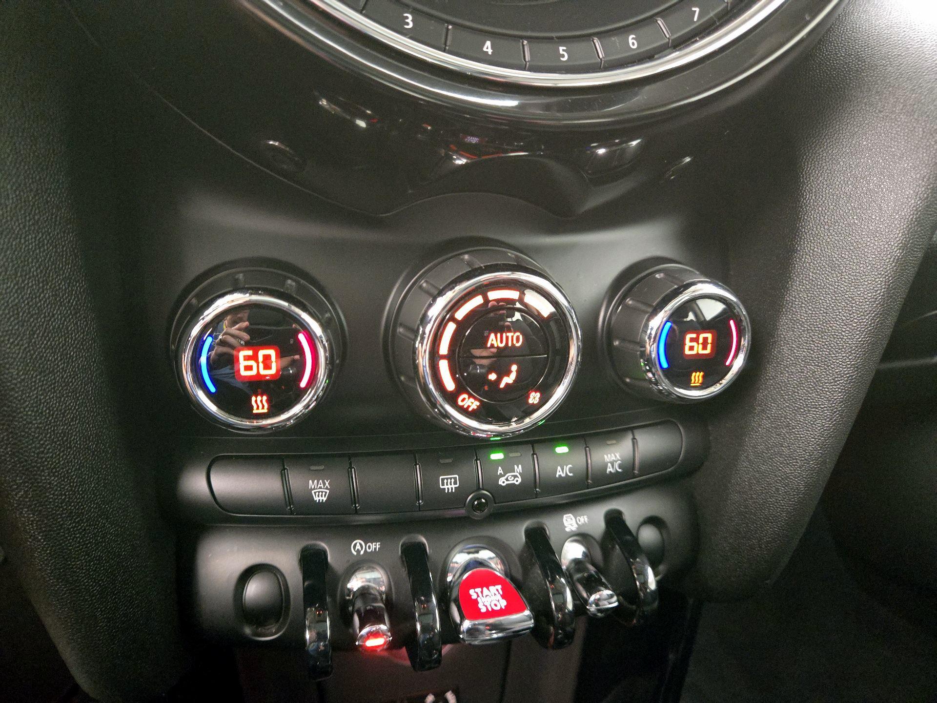 Thumbnail: 2015 MINI Cooper Hardtop - 15