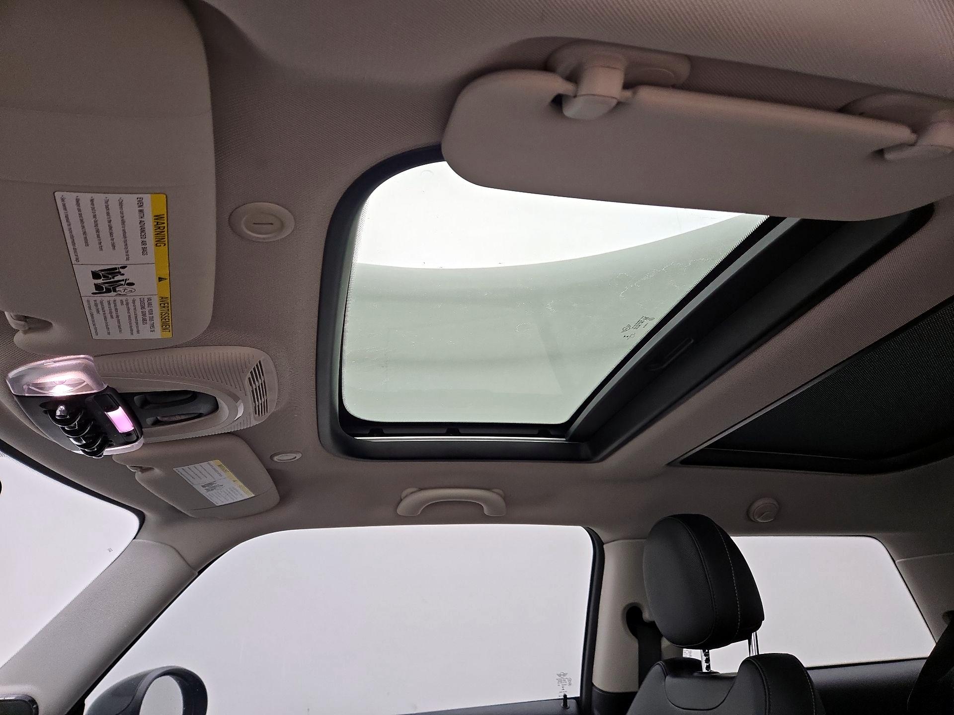 Thumbnail: 2015 MINI Cooper Hardtop - 18