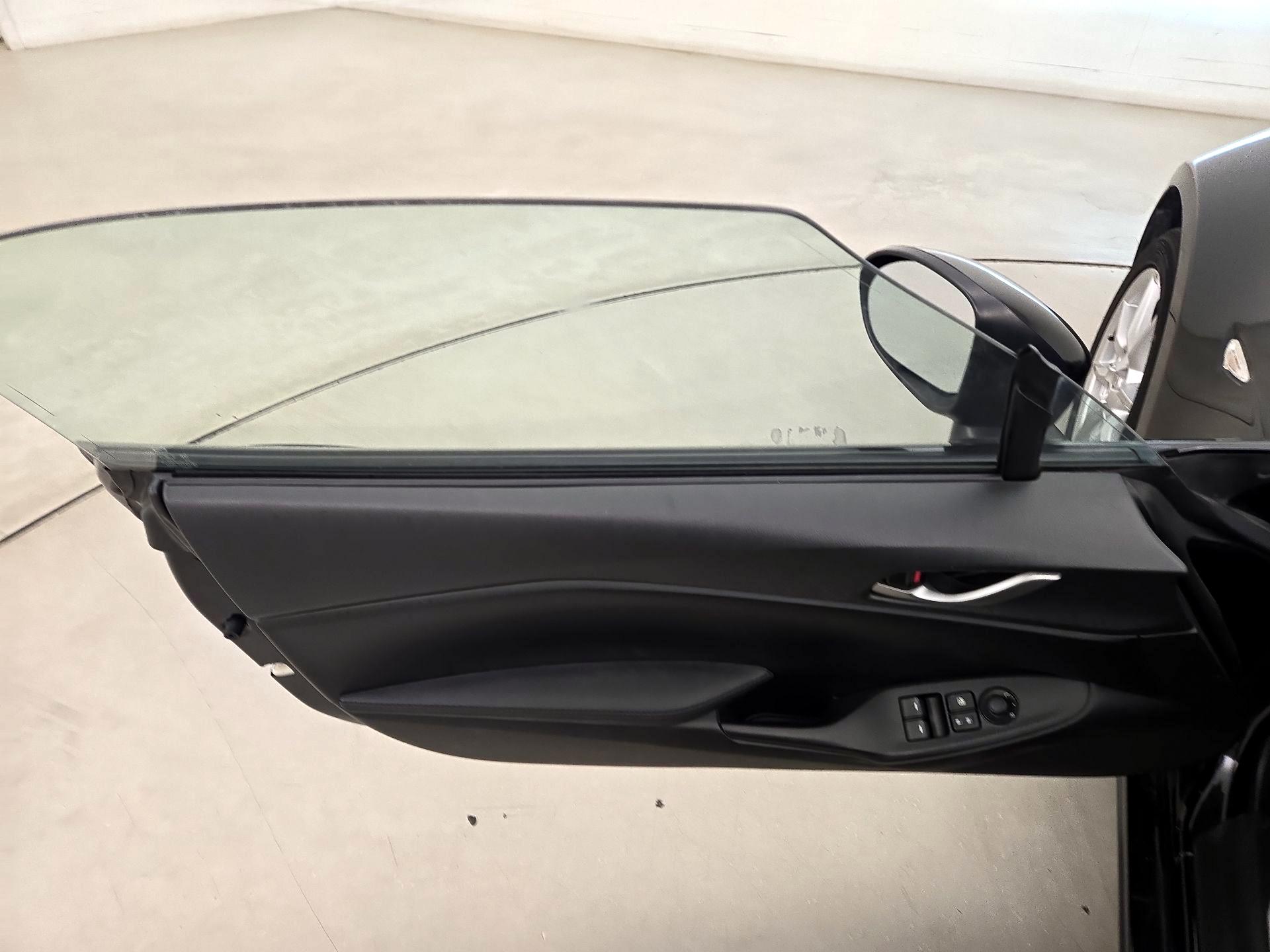 Thumbnail: 2017 Mazda MX-5 Miata - 12