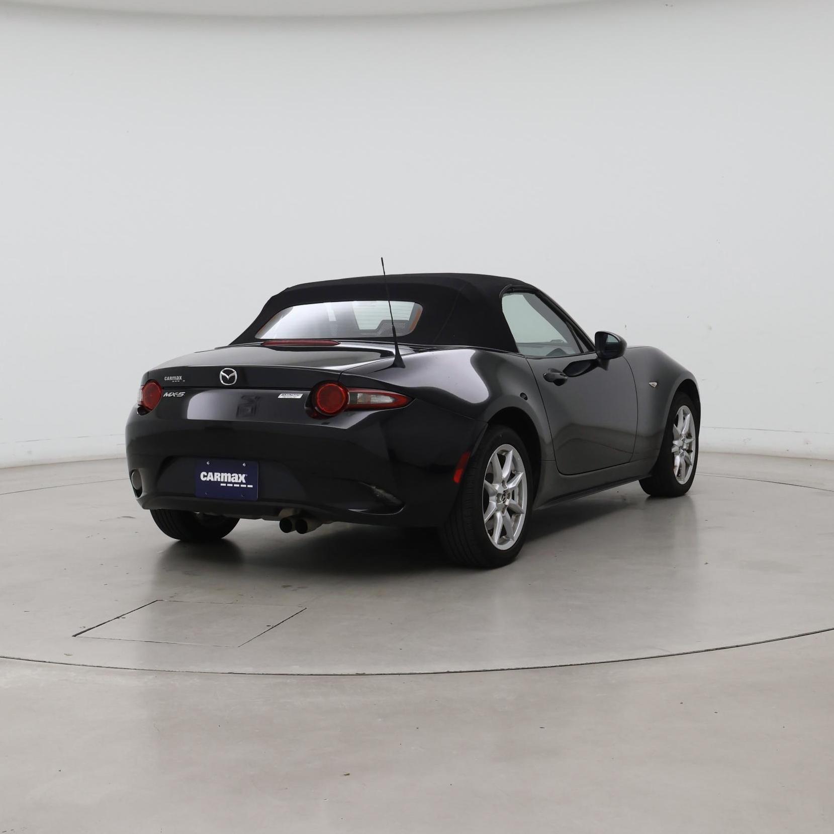 Thumbnail: 2017 Mazda MX-5 Miata - 8