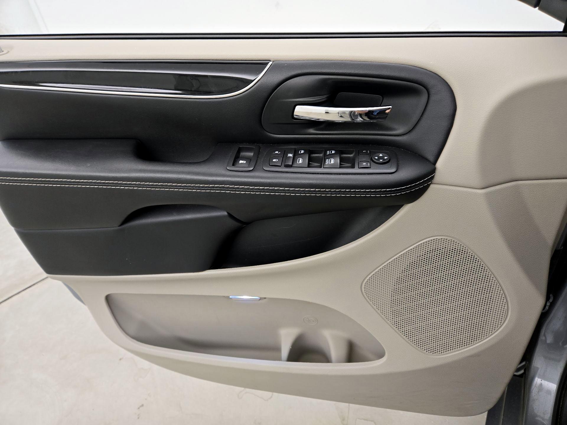Thumbnail: 2019 Dodge Grand Caravan - 12
