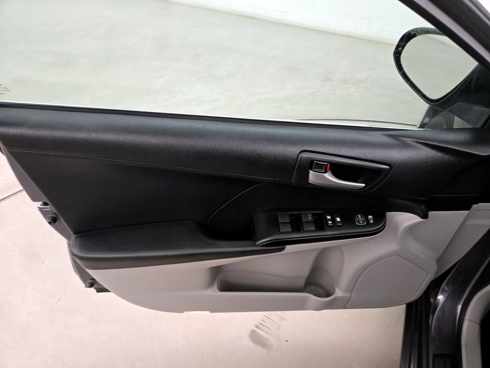 Thumbnail: 2014 Toyota Camry - 12
