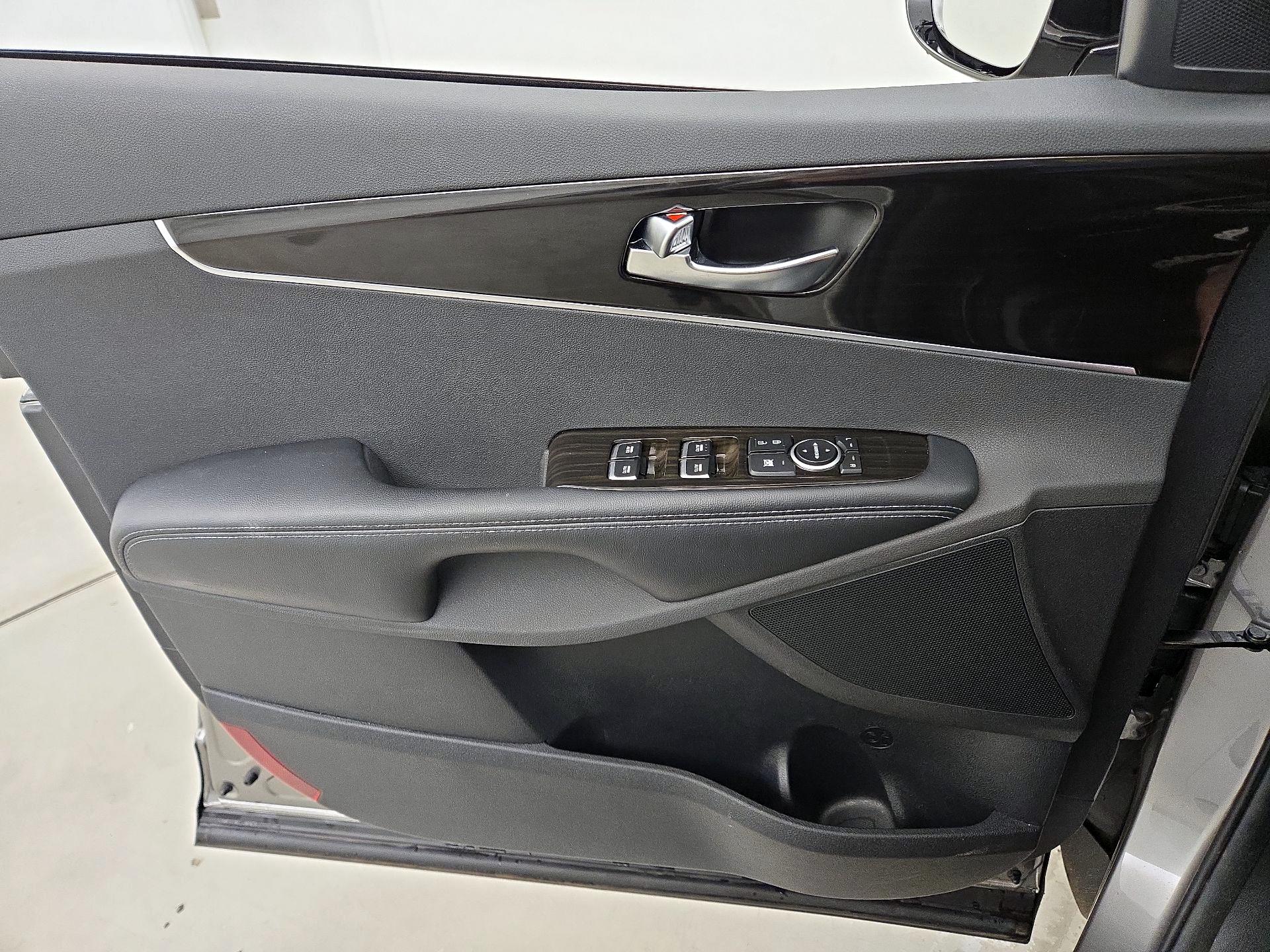 Thumbnail: 2019 Kia Sorento - 12
