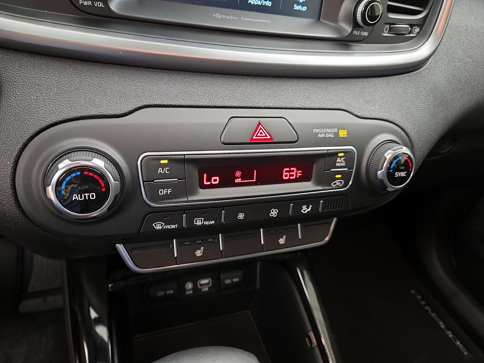 Thumbnail: 2019 Kia Sorento - 16