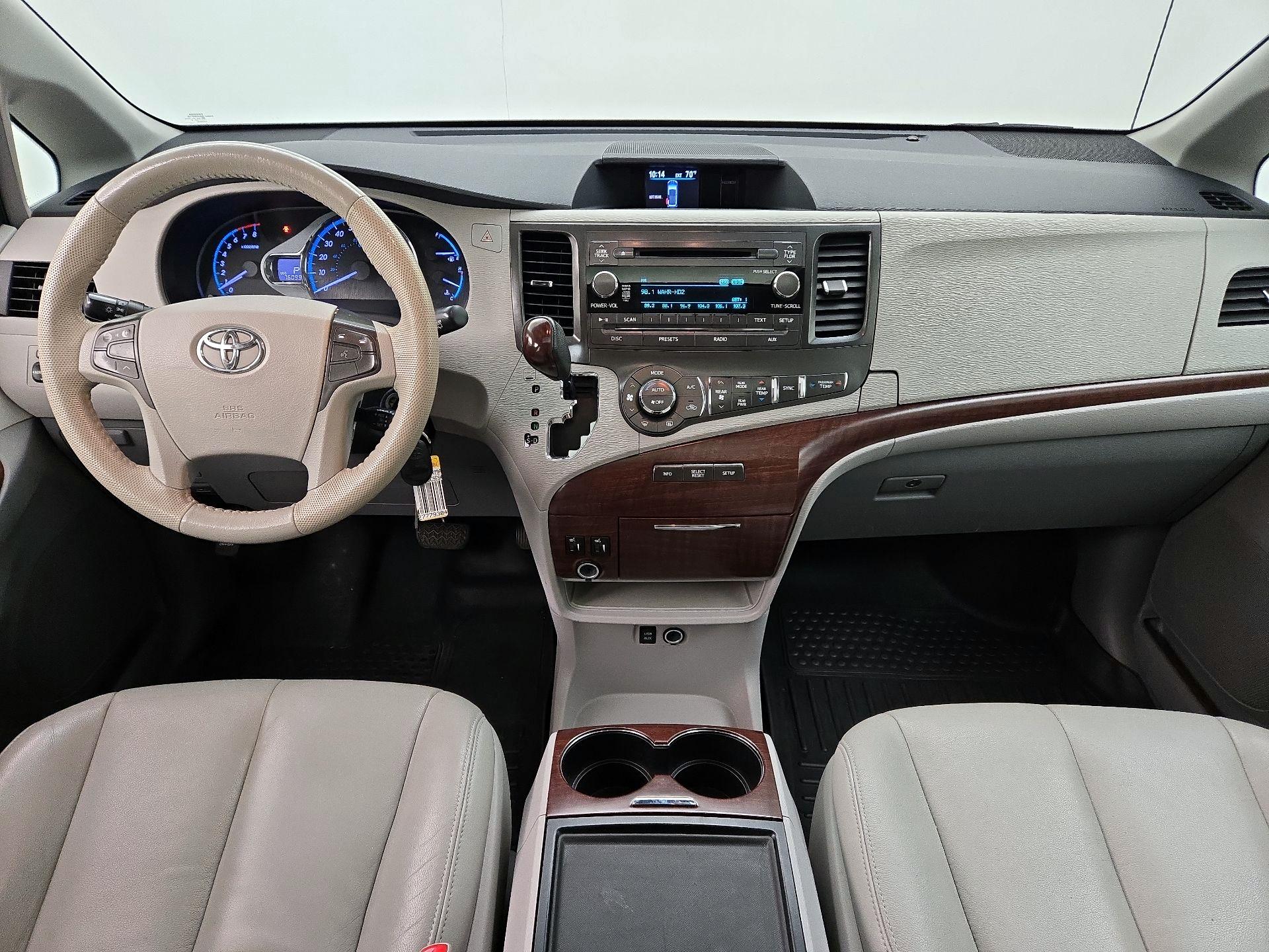 Thumbnail: 2014 Toyota Sienna - 9
