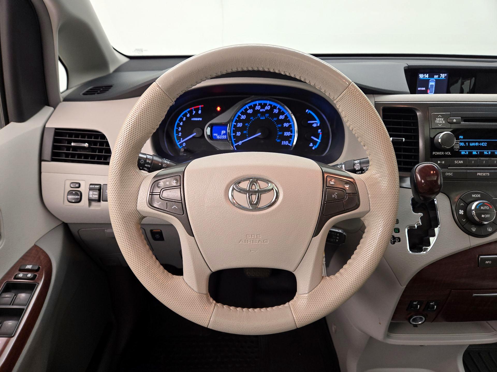 Thumbnail: 2014 Toyota Sienna - 10