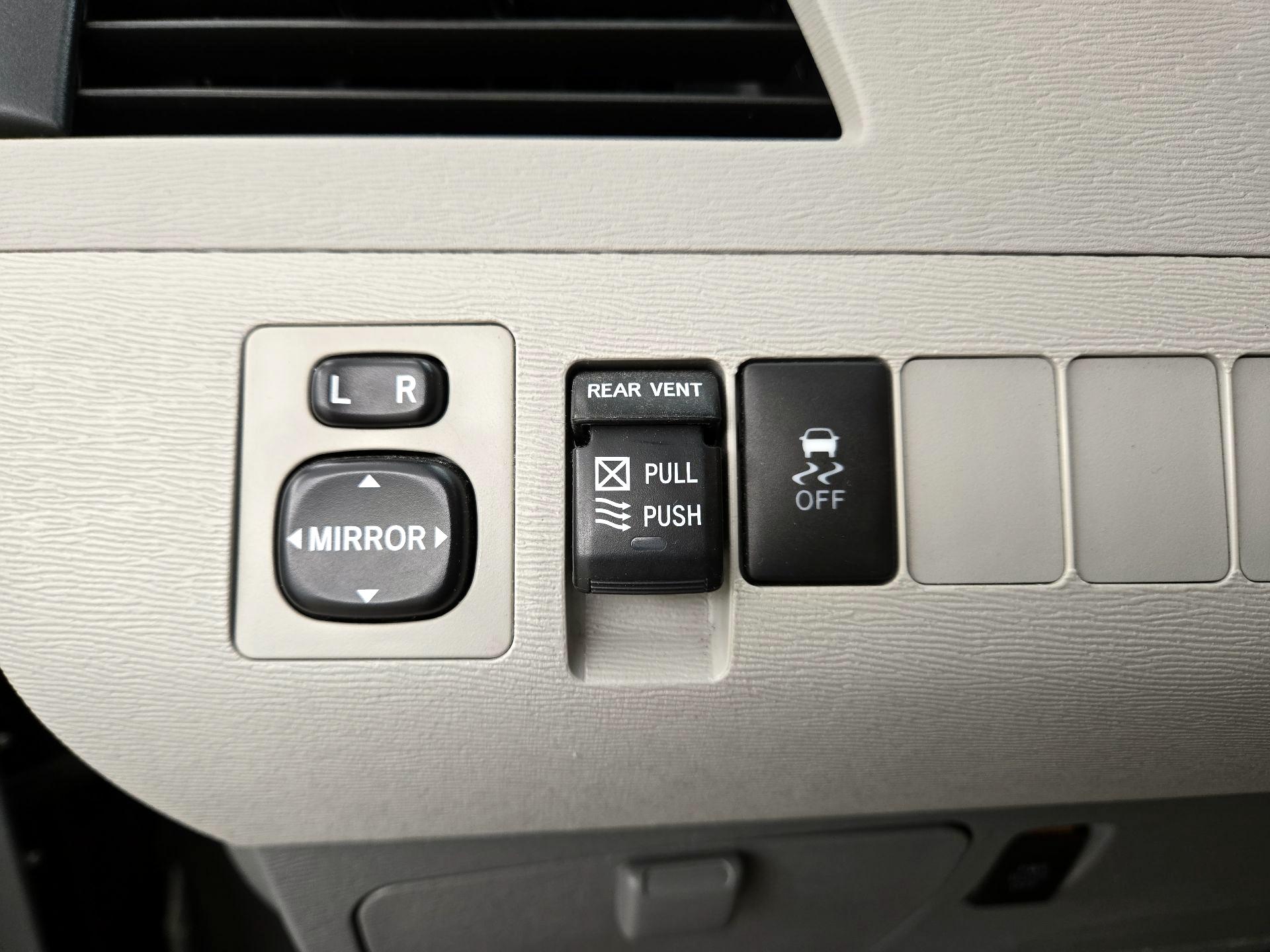 Thumbnail: 2014 Toyota Sienna - 13