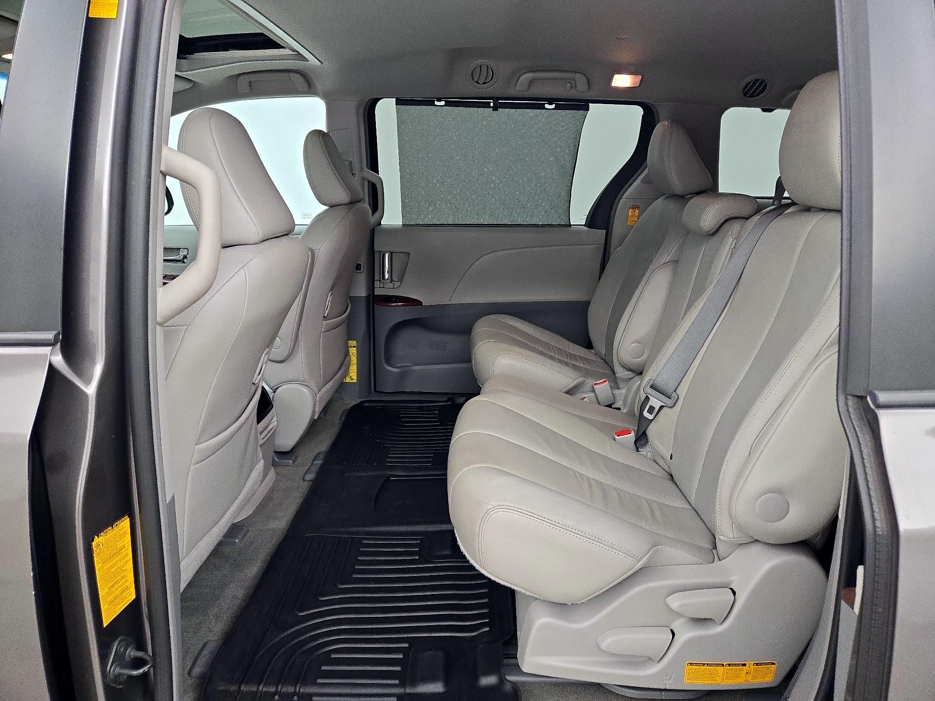 Thumbnail: 2014 Toyota Sienna - 19
