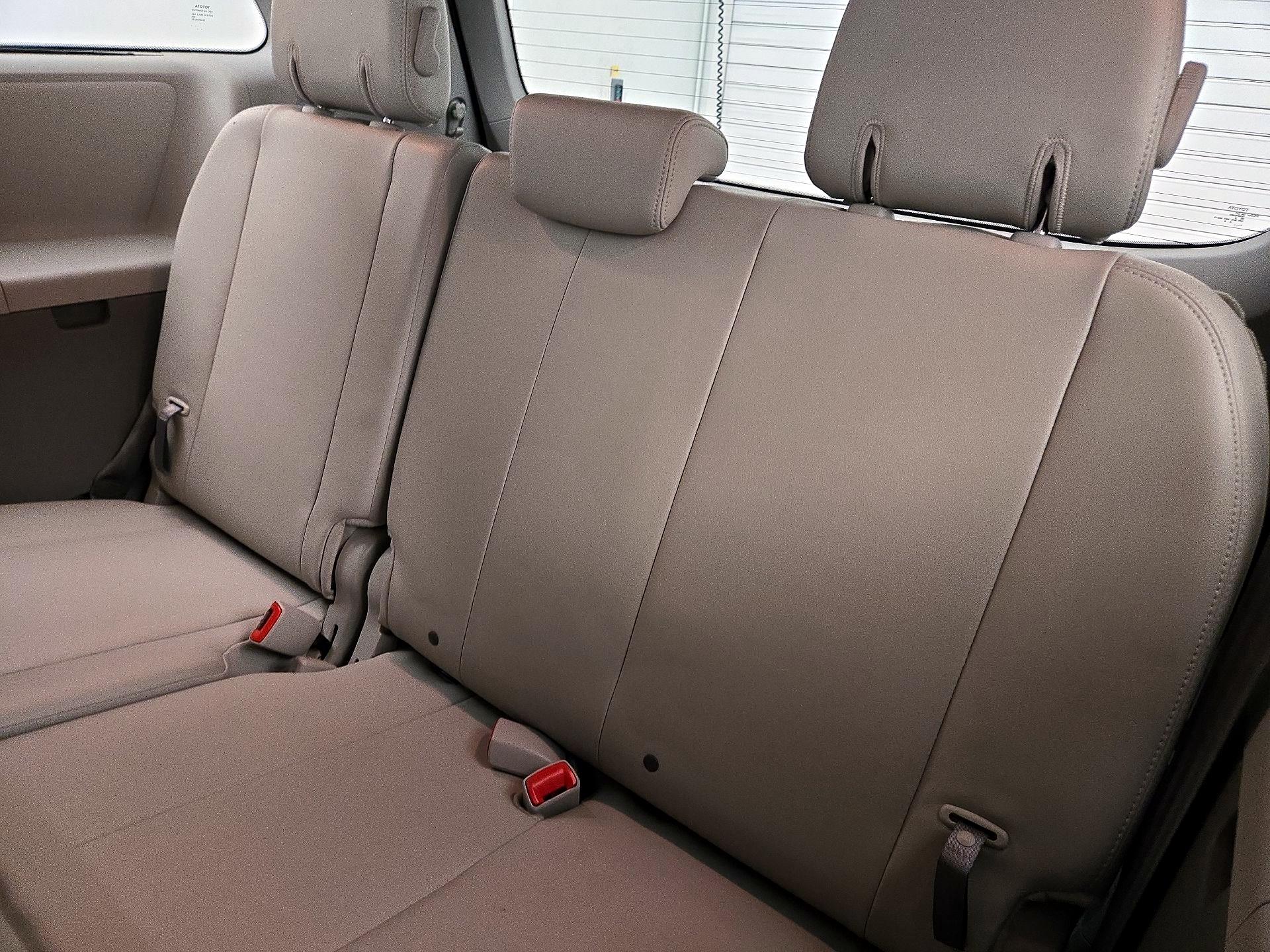 Thumbnail: 2014 Toyota Sienna - 20