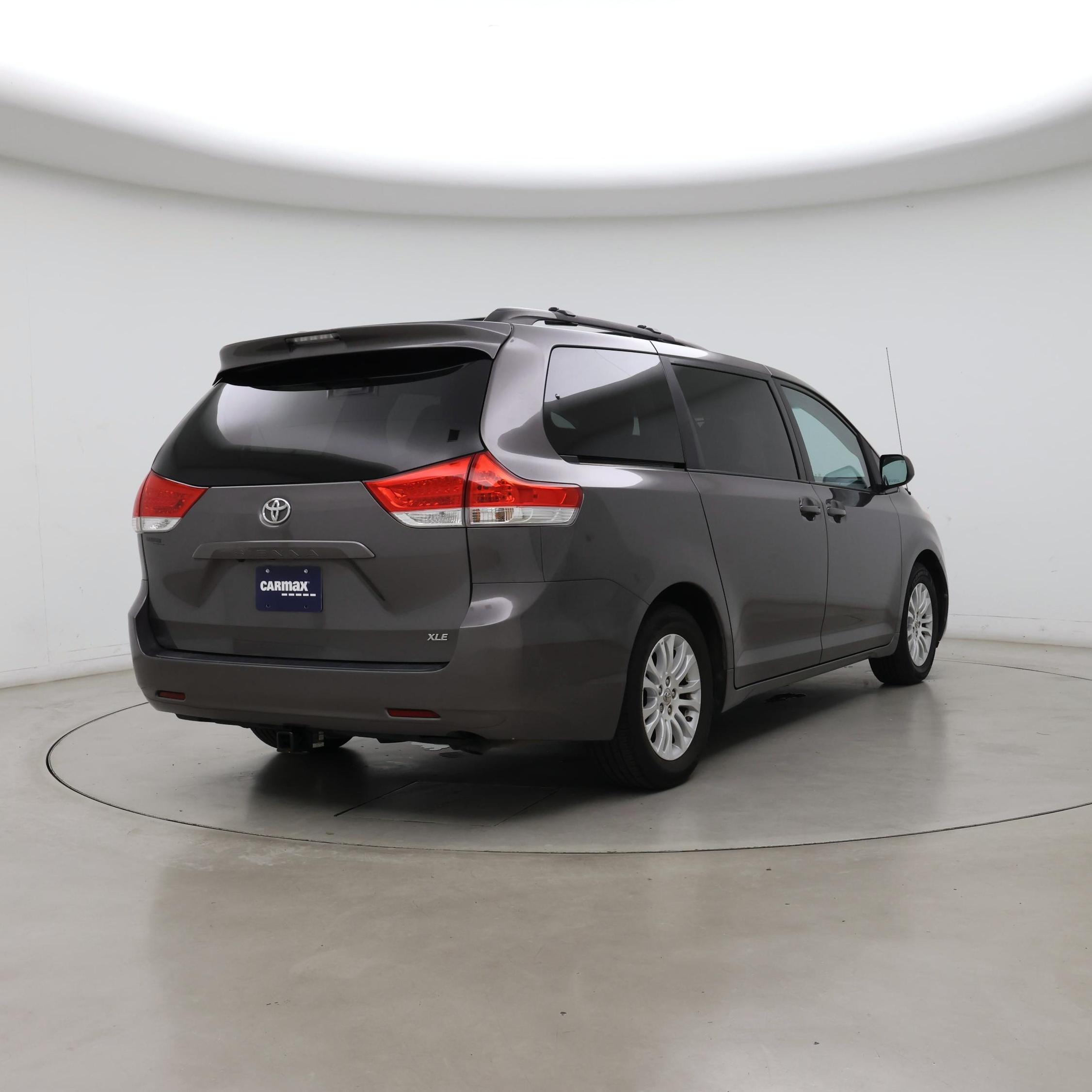 Thumbnail: 2014 Toyota Sienna - 8