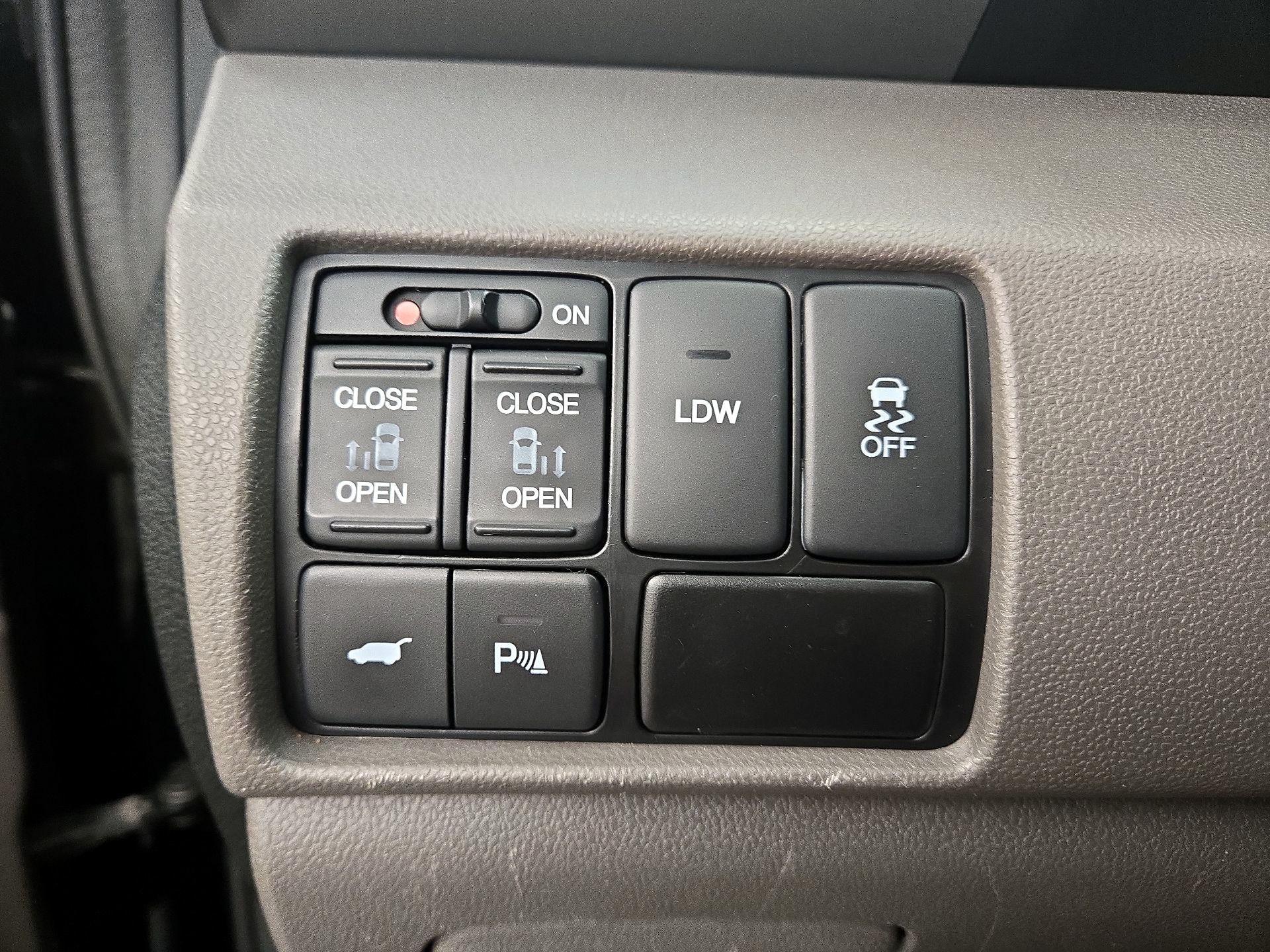 Thumbnail: 2015 Honda Odyssey - 13