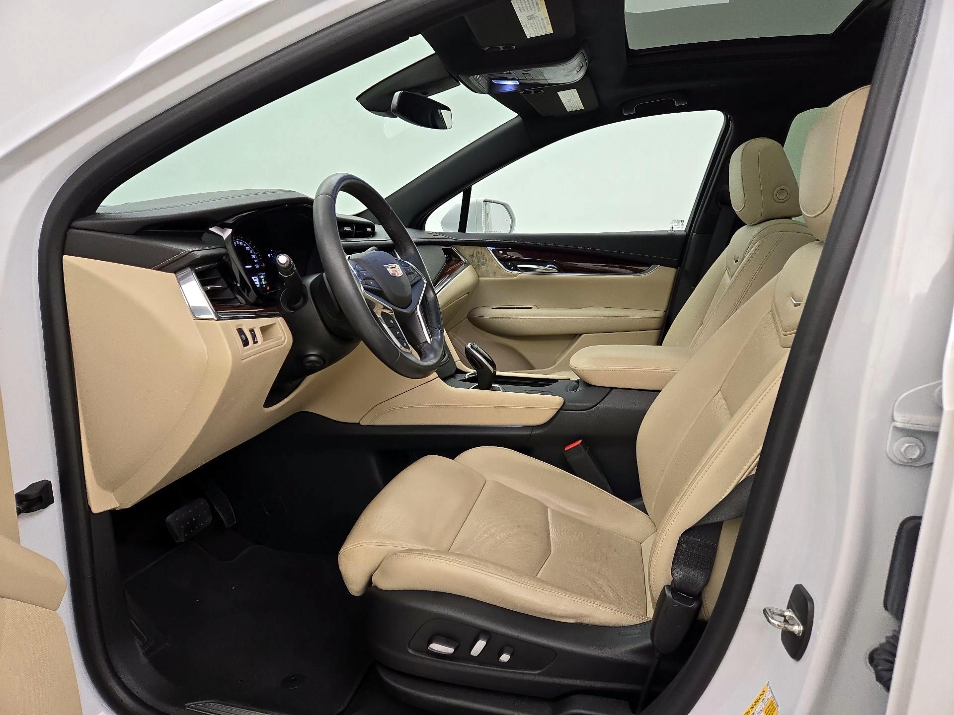 Thumbnail: 2017 Cadillac XT5 - 11