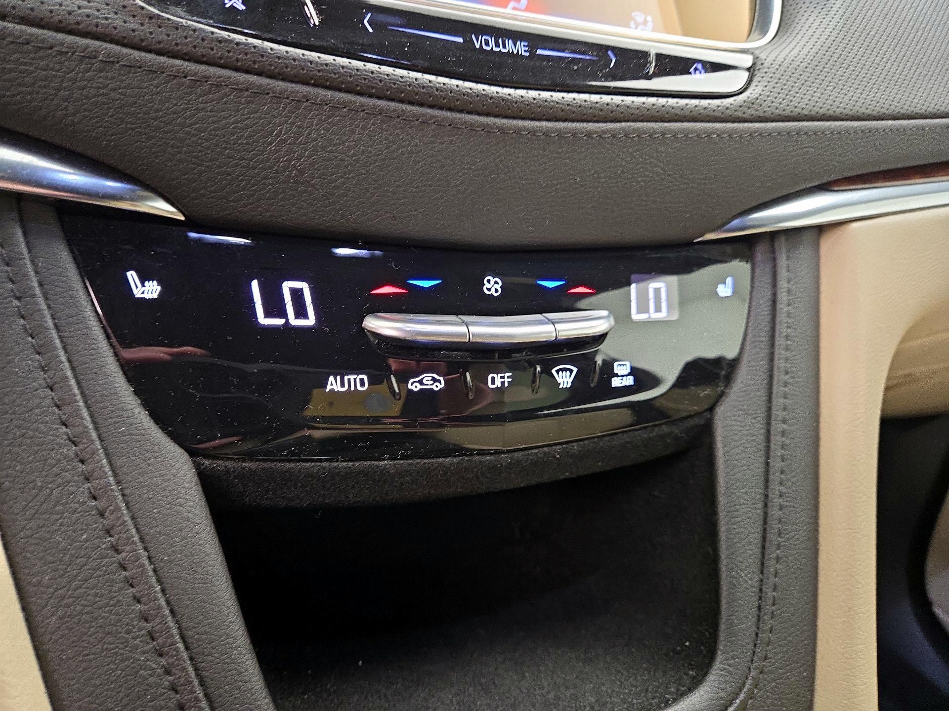 Thumbnail: 2017 Cadillac XT5 - 16