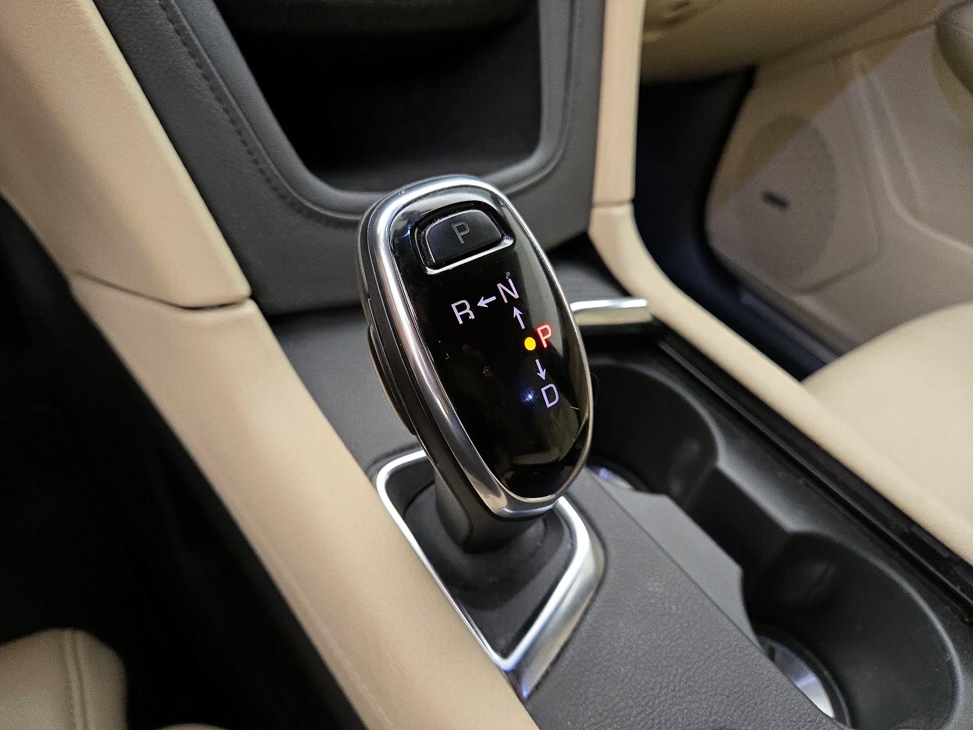 Thumbnail: 2017 Cadillac XT5 - 17