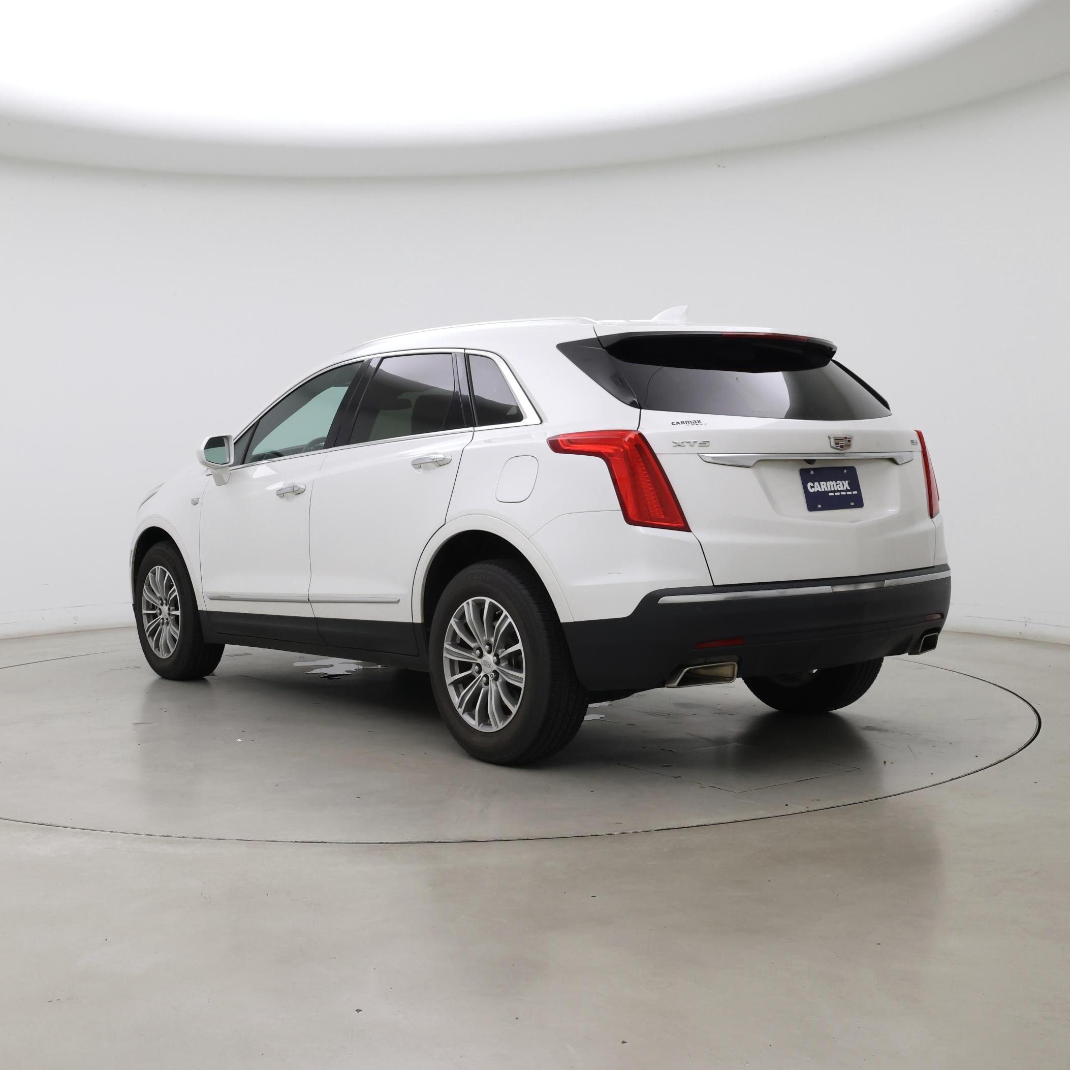 Thumbnail: 2017 Cadillac XT5 - 2