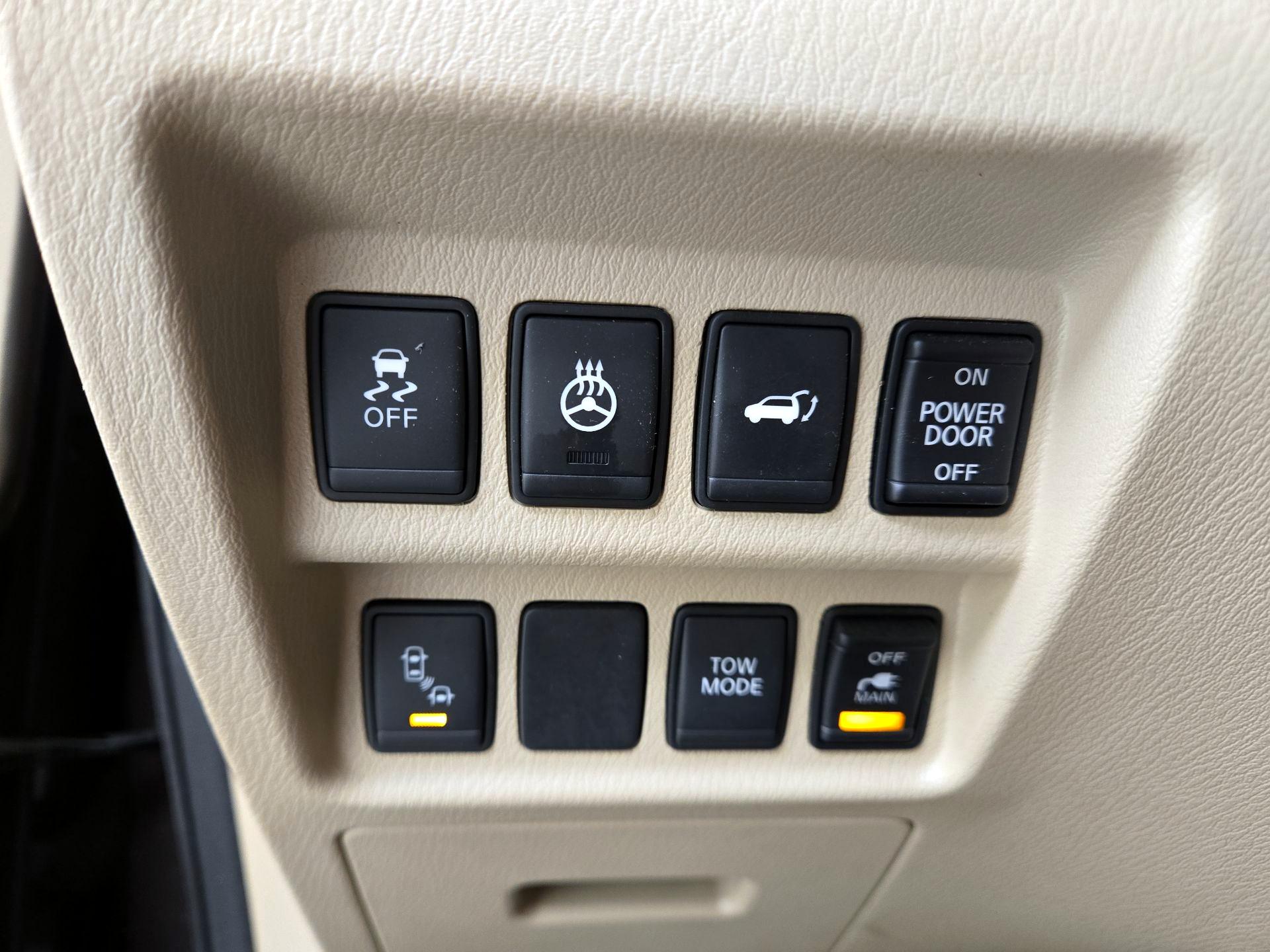 Thumbnail: 2016 Nissan Pathfinder - 13