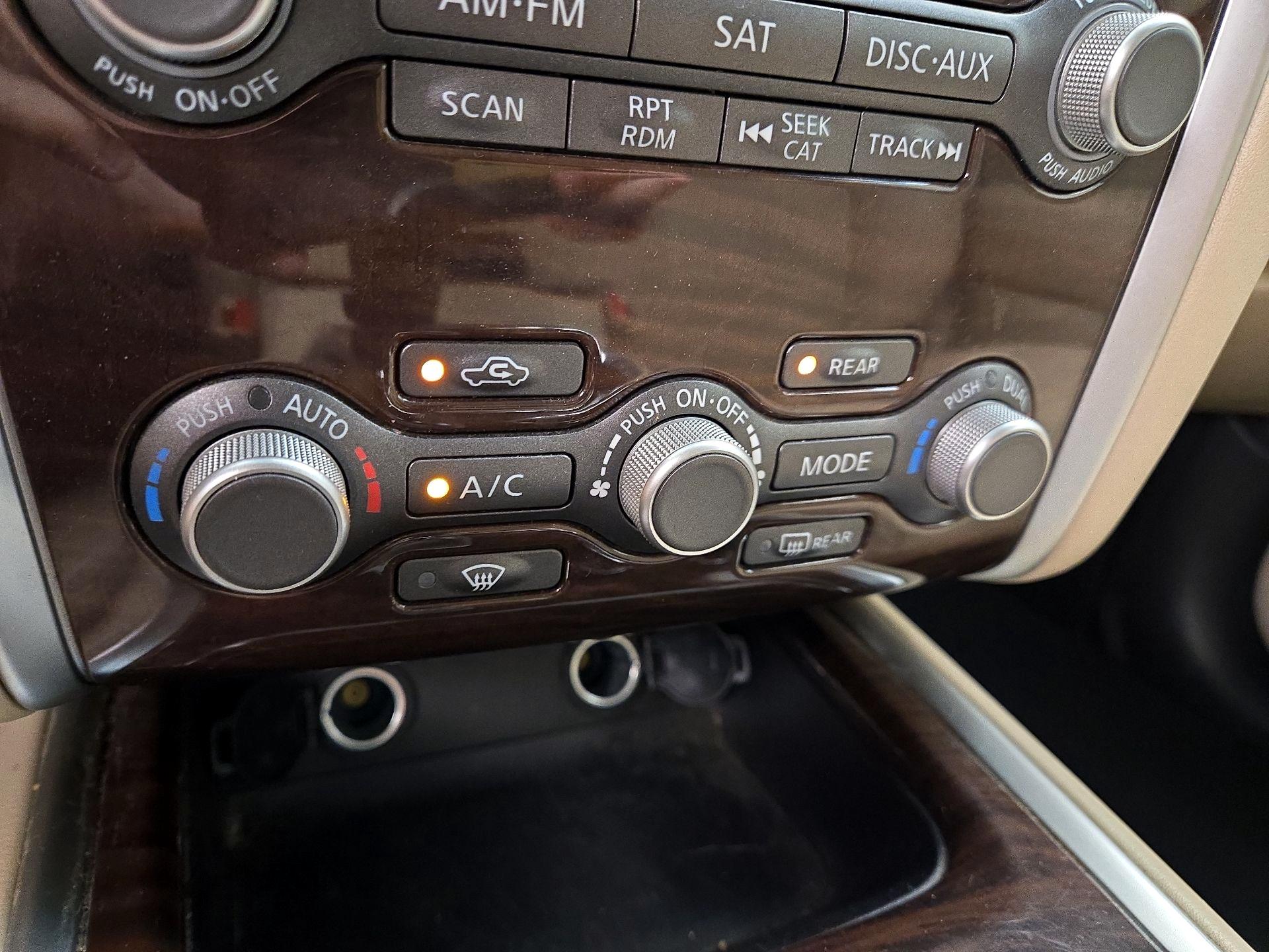Thumbnail: 2016 Nissan Pathfinder - 17