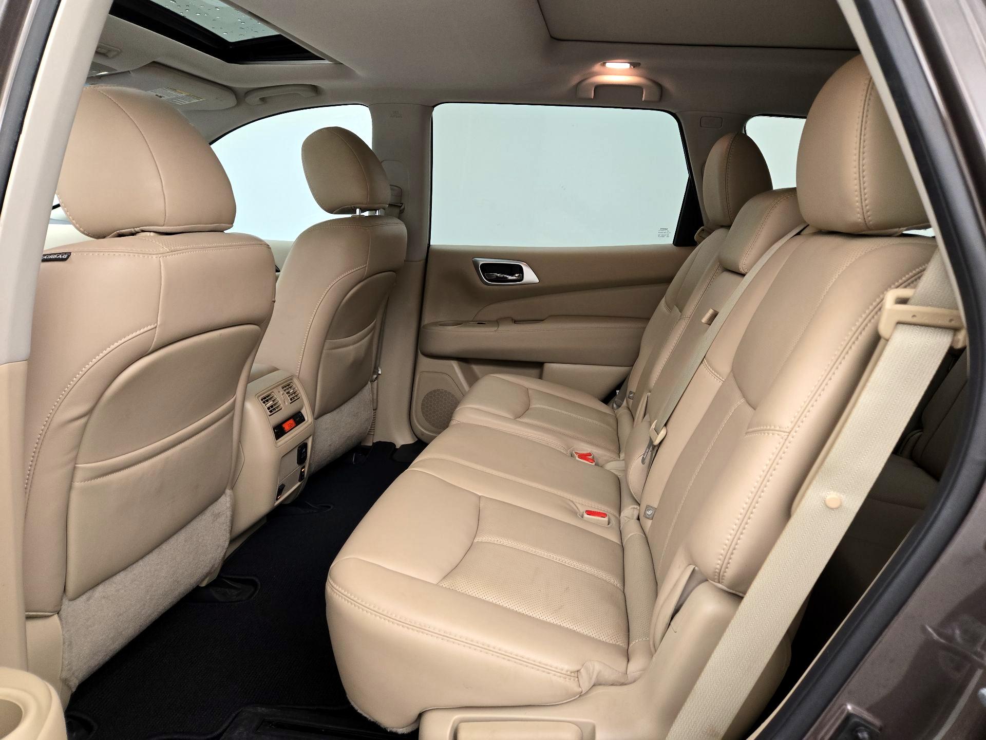 Thumbnail: 2016 Nissan Pathfinder - 20