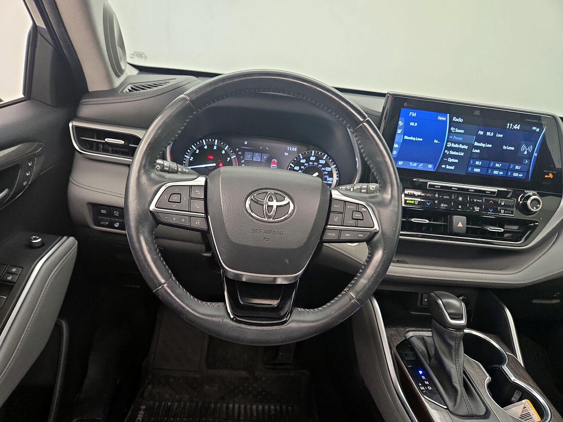 Thumbnail: 2021 Toyota Highlander - 10