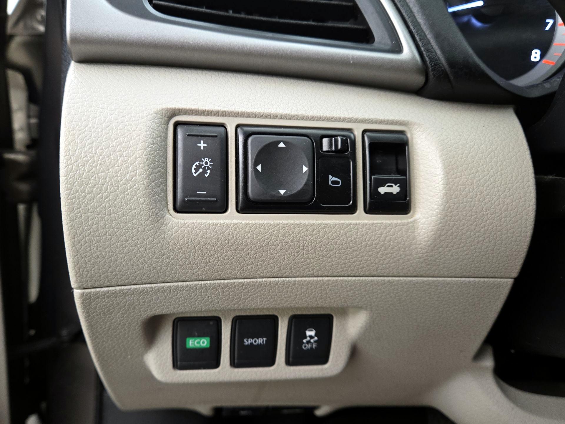 Thumbnail: 2015 Nissan Sentra - 13