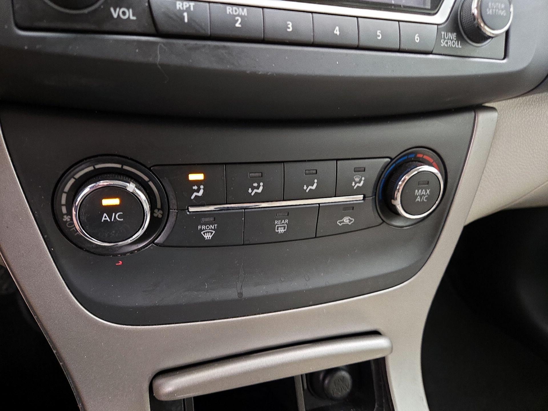 Thumbnail: 2015 Nissan Sentra - 16
