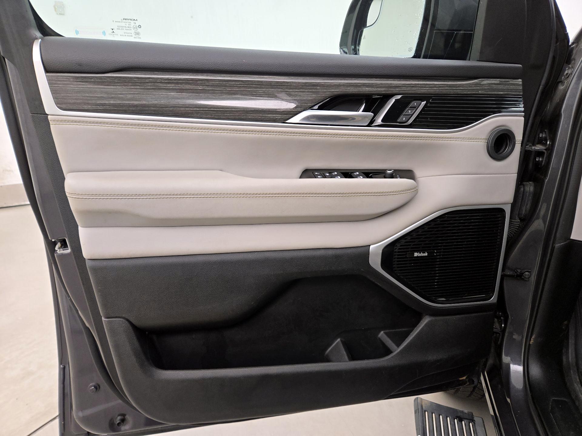 Thumbnail: 2022 Jeep Wagoneer - 12