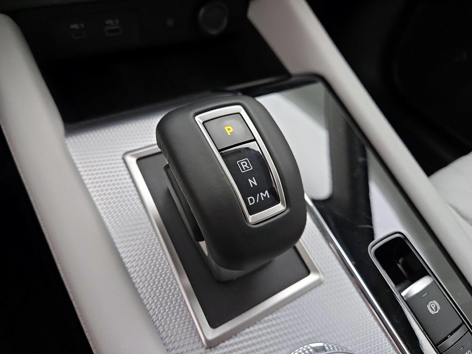Thumbnail: 2024 Mitsubishi Outlander - 18