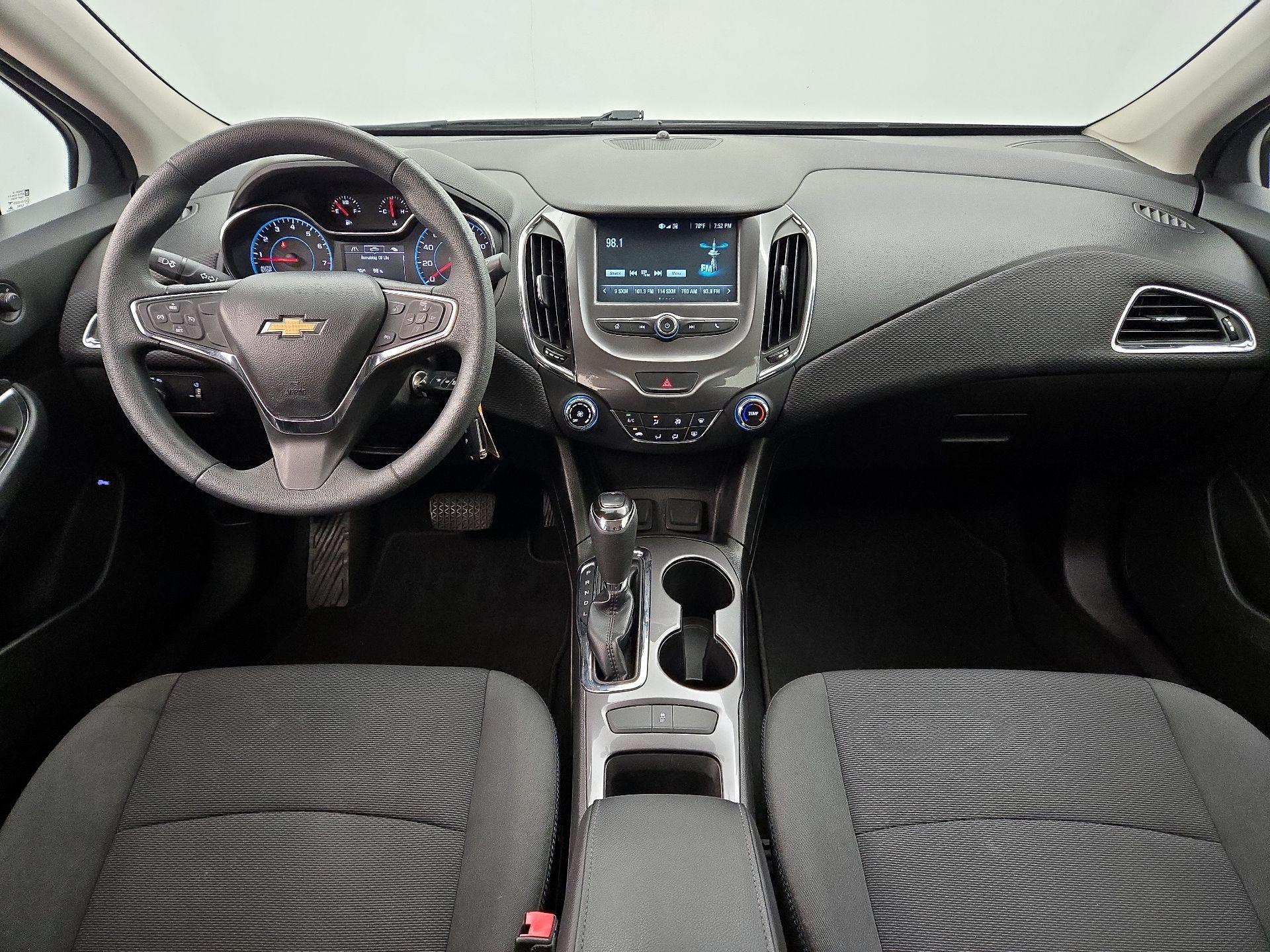 Thumbnail: 2017 Chevrolet Cruze - 9