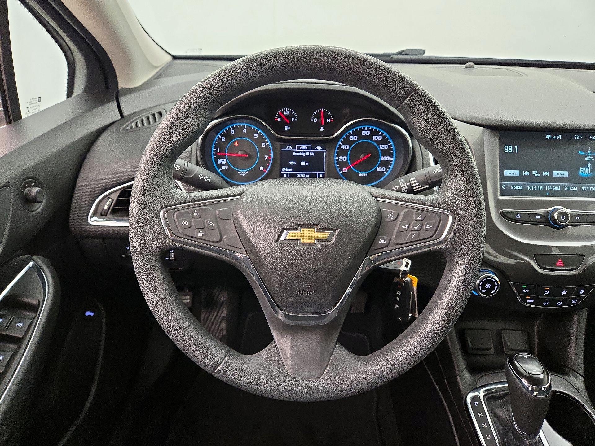 Thumbnail: 2017 Chevrolet Cruze - 10