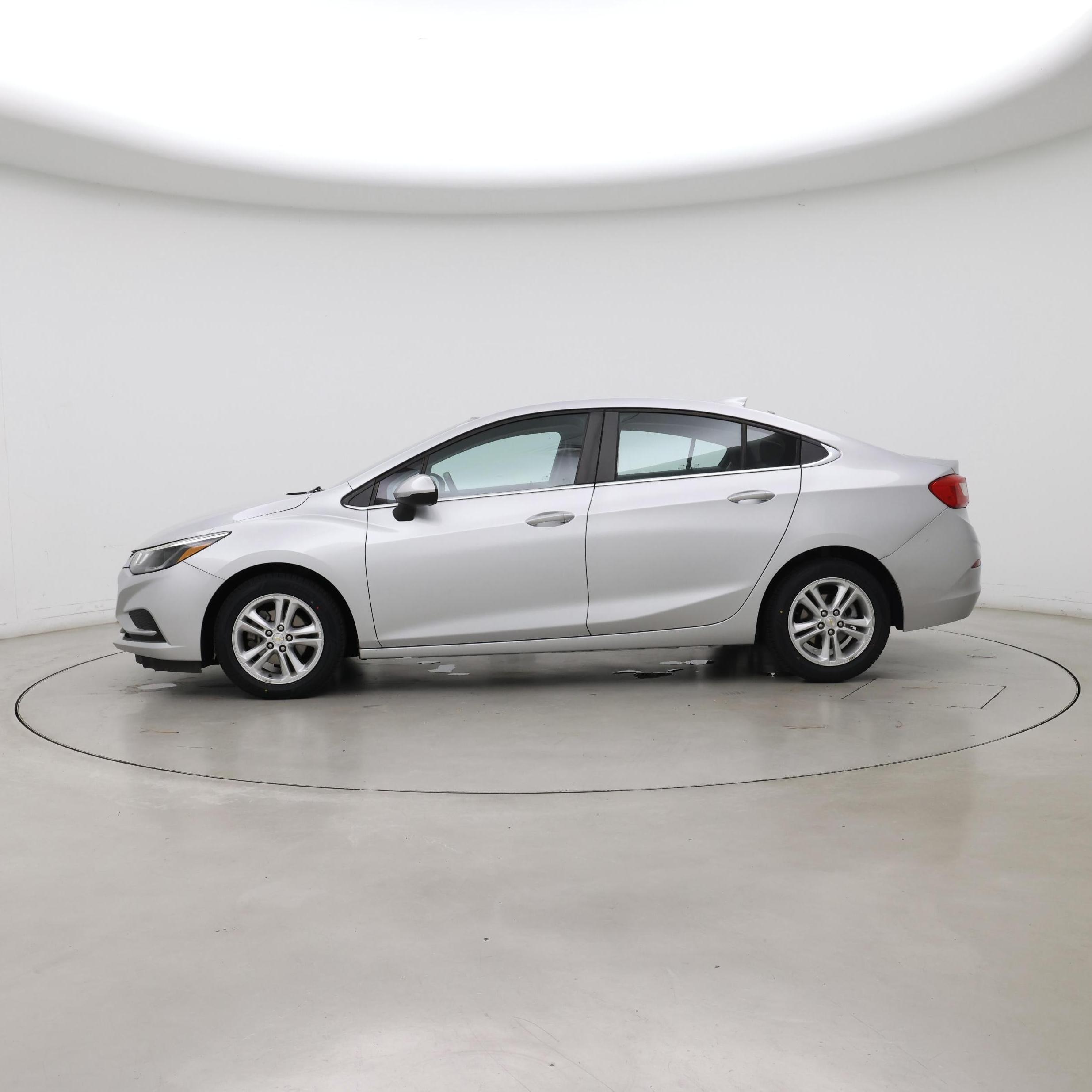Thumbnail: 2017 Chevrolet Cruze - 3