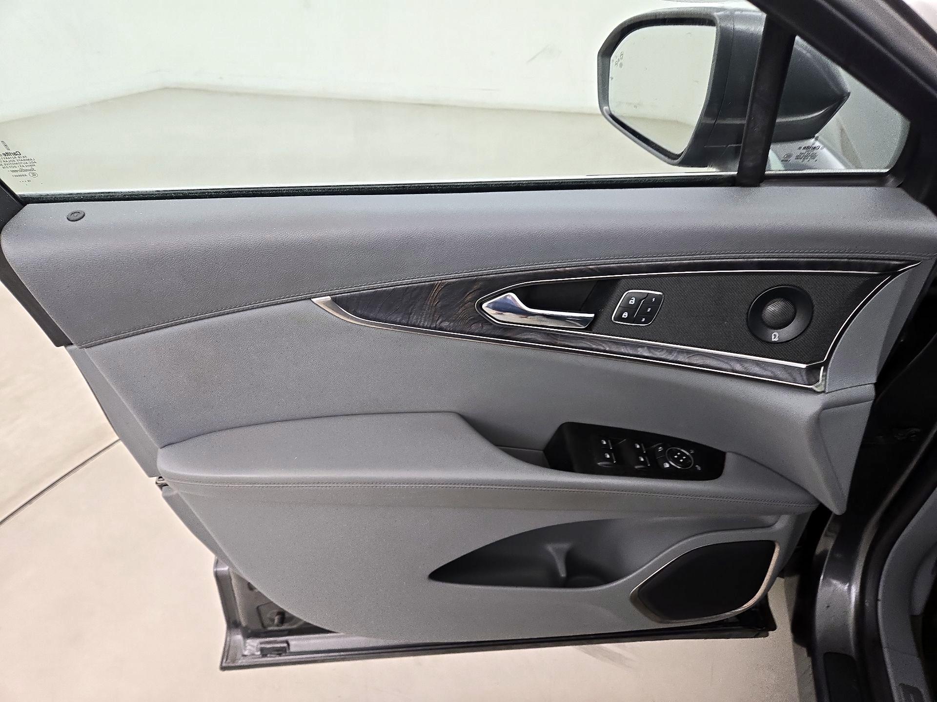 Thumbnail: 2019 Lincoln Nautilus - 12