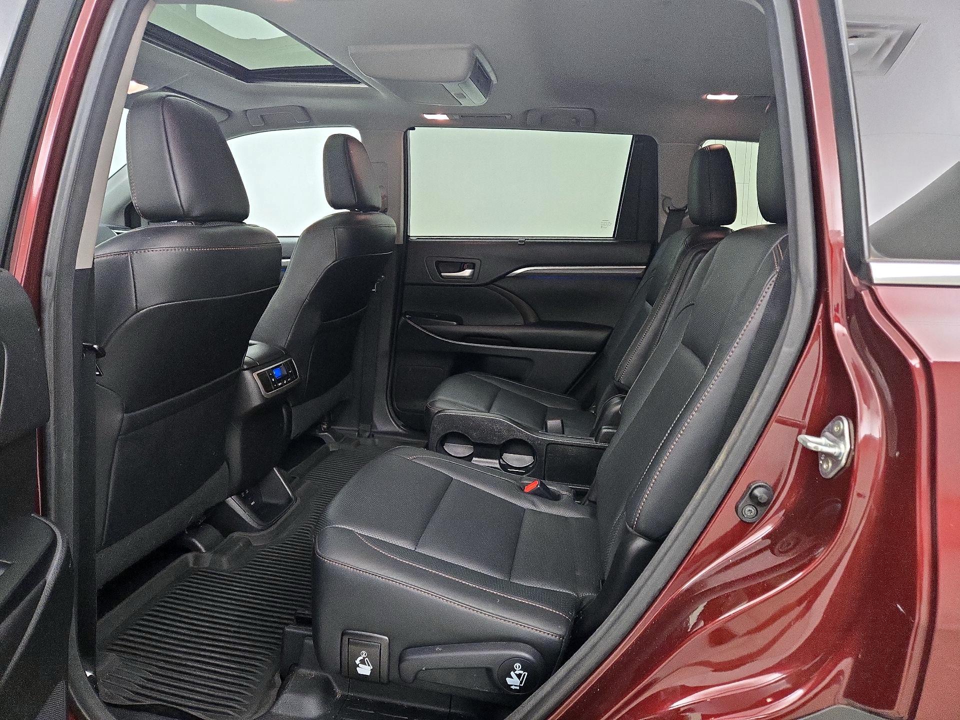 Thumbnail: 2017 Toyota Highlander - 20