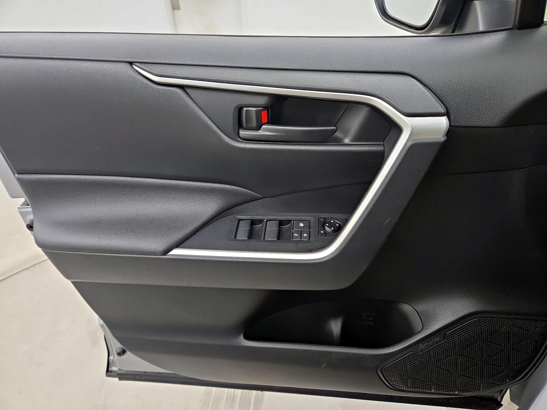 Thumbnail: 2022 Toyota RAV4 - 12