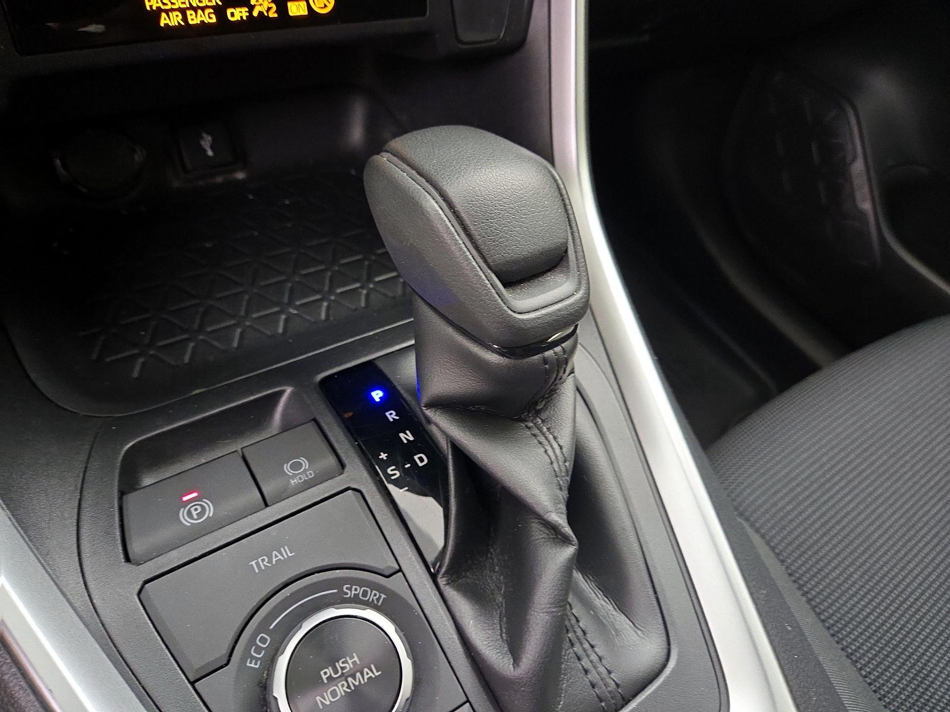 Thumbnail: 2022 Toyota RAV4 - 17