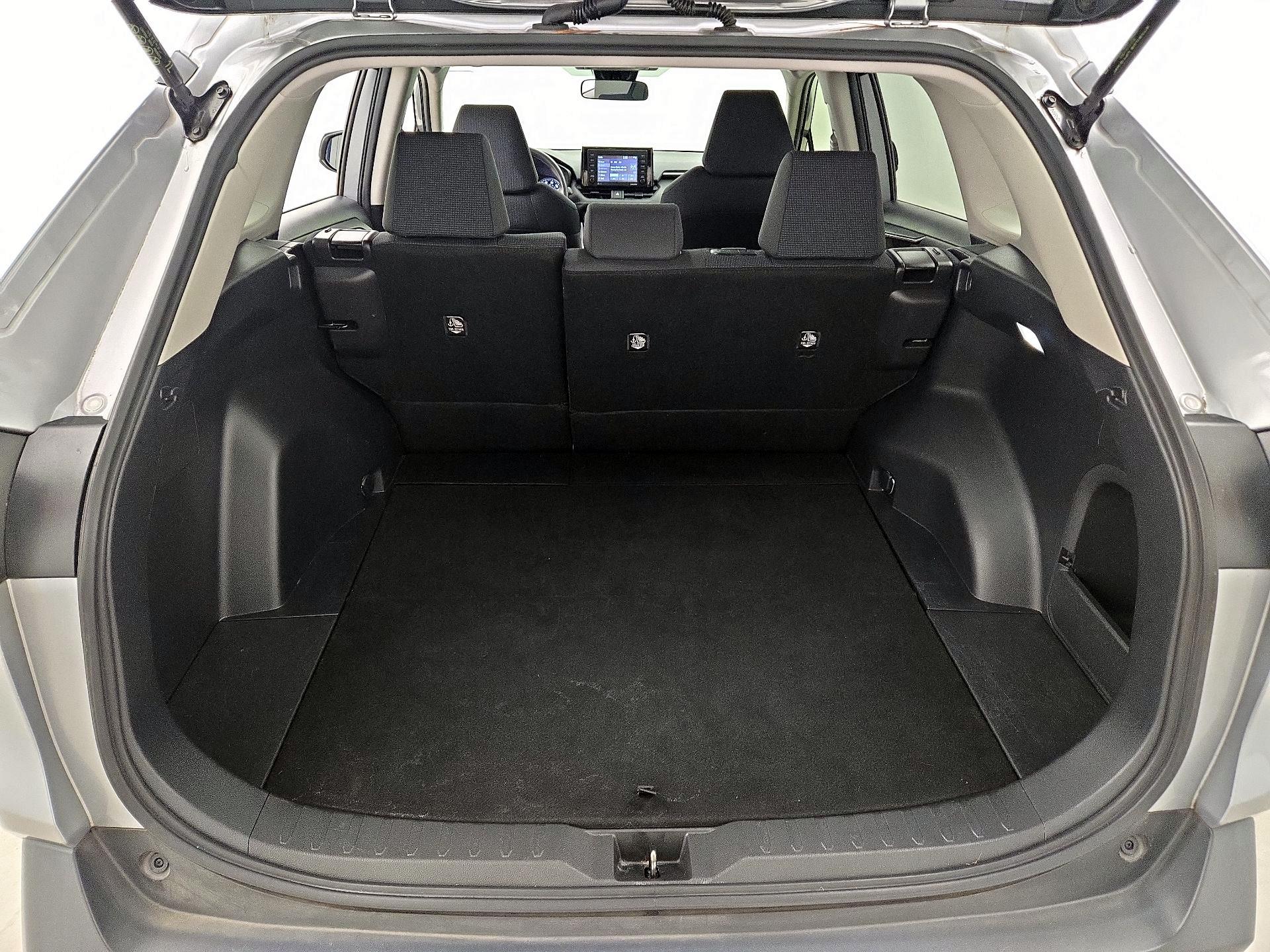 Thumbnail: 2022 Toyota RAV4 - 20