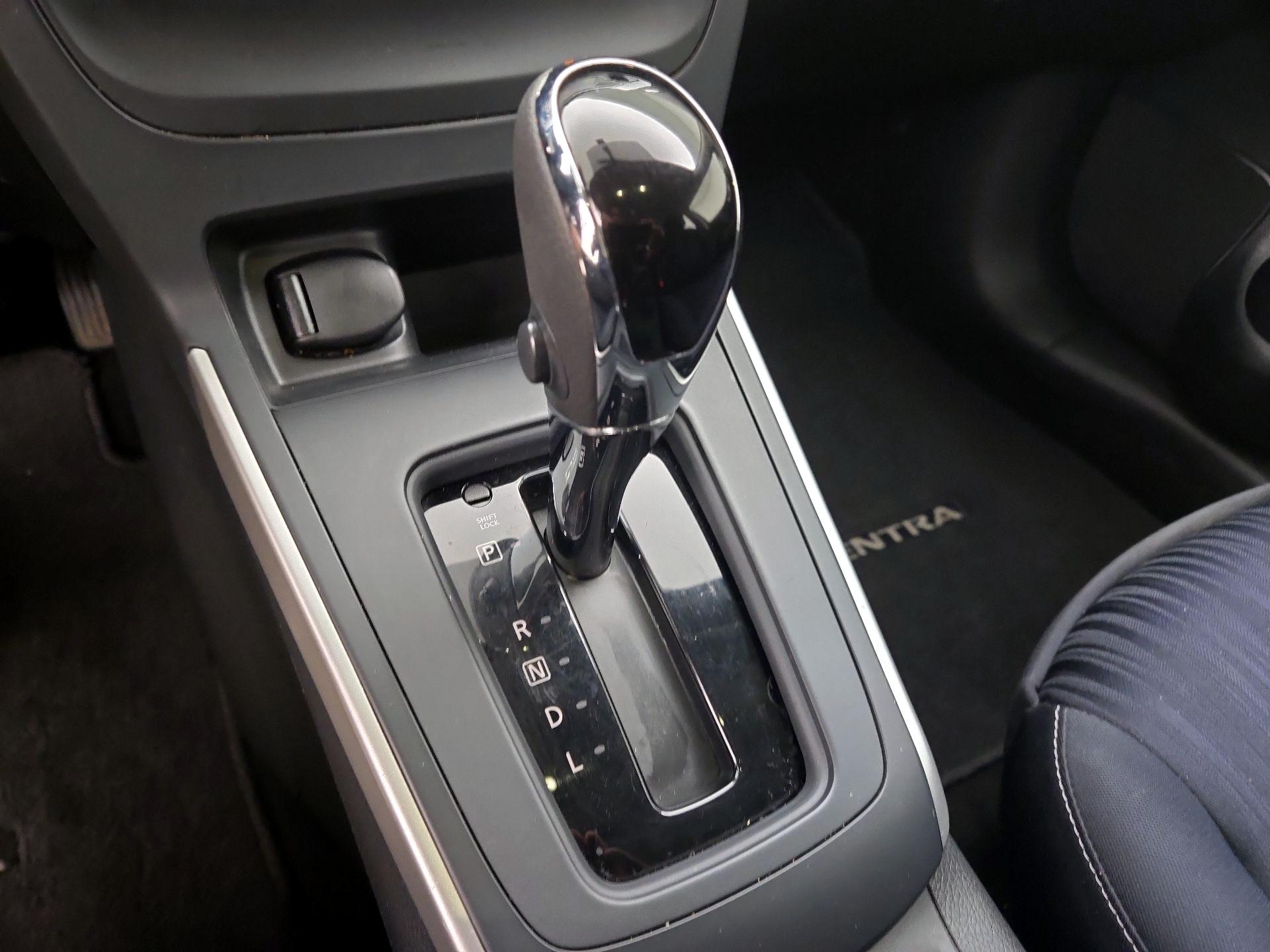 Thumbnail: 2016 Nissan Sentra - 17