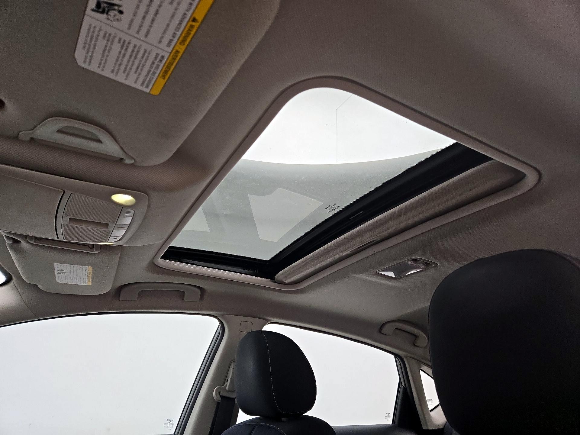 Thumbnail: 2016 Nissan Sentra - 18