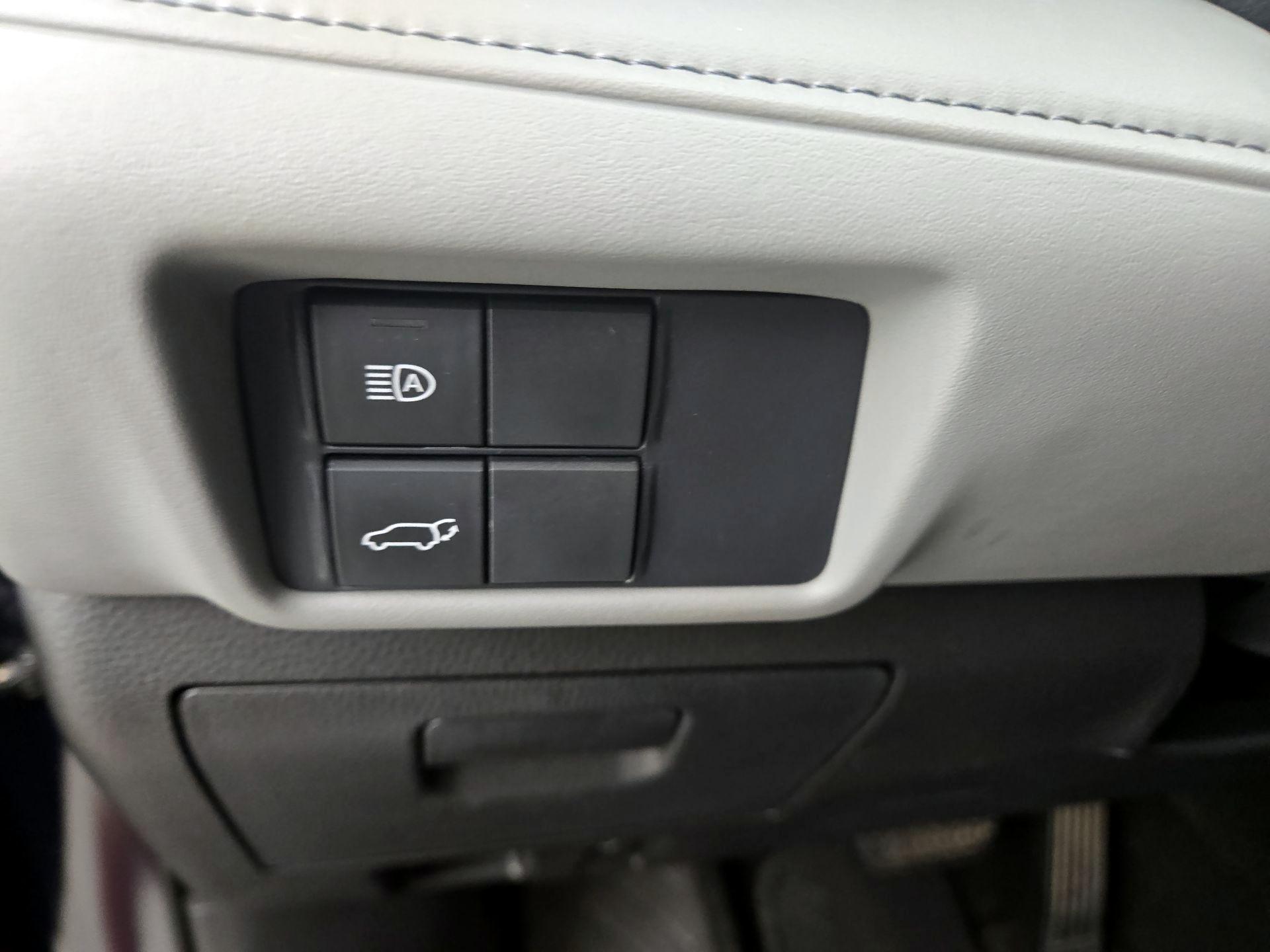 Thumbnail: 2020 Toyota Highlander - 13