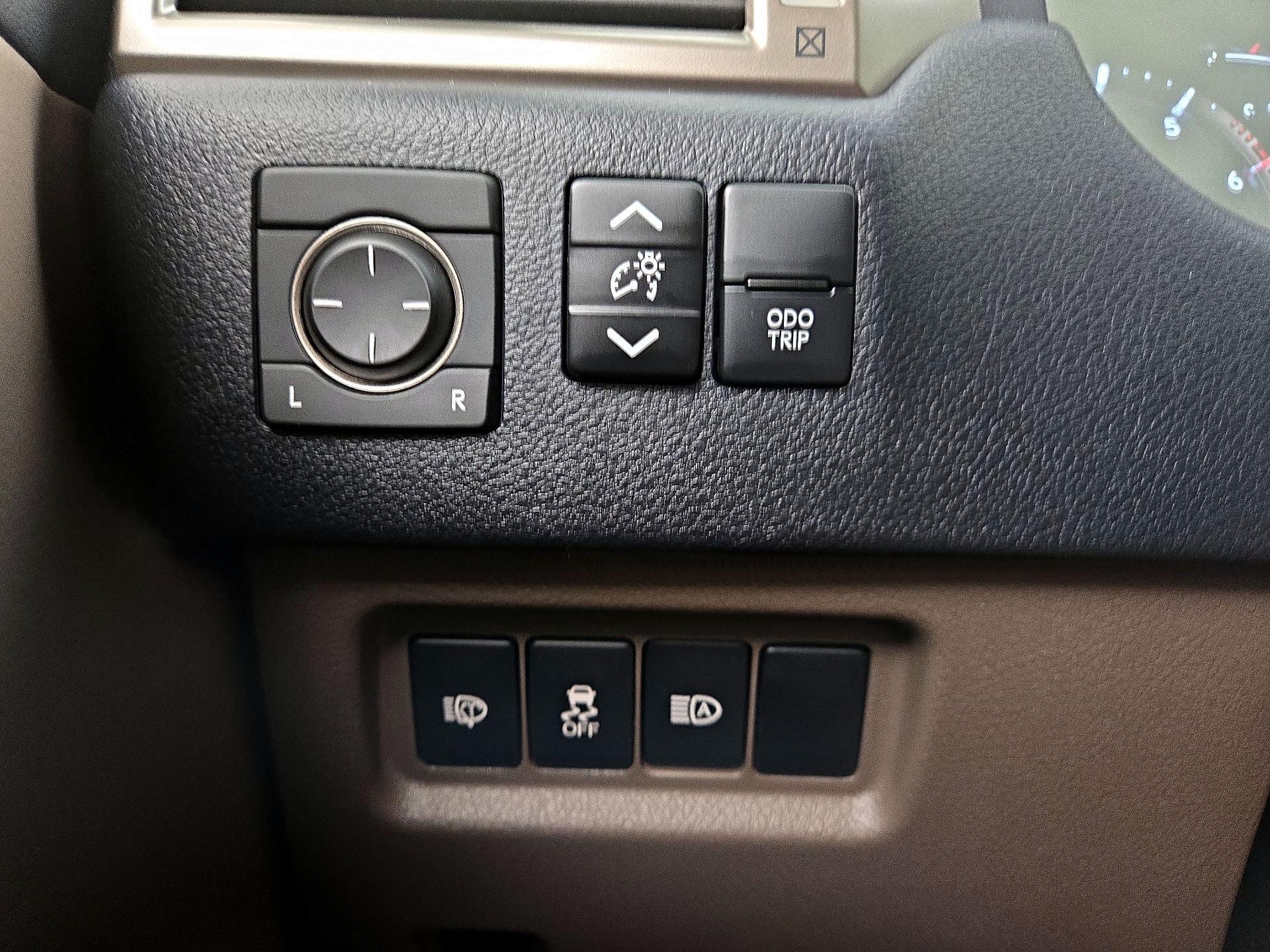 Thumbnail: 2020 Lexus GX - 13