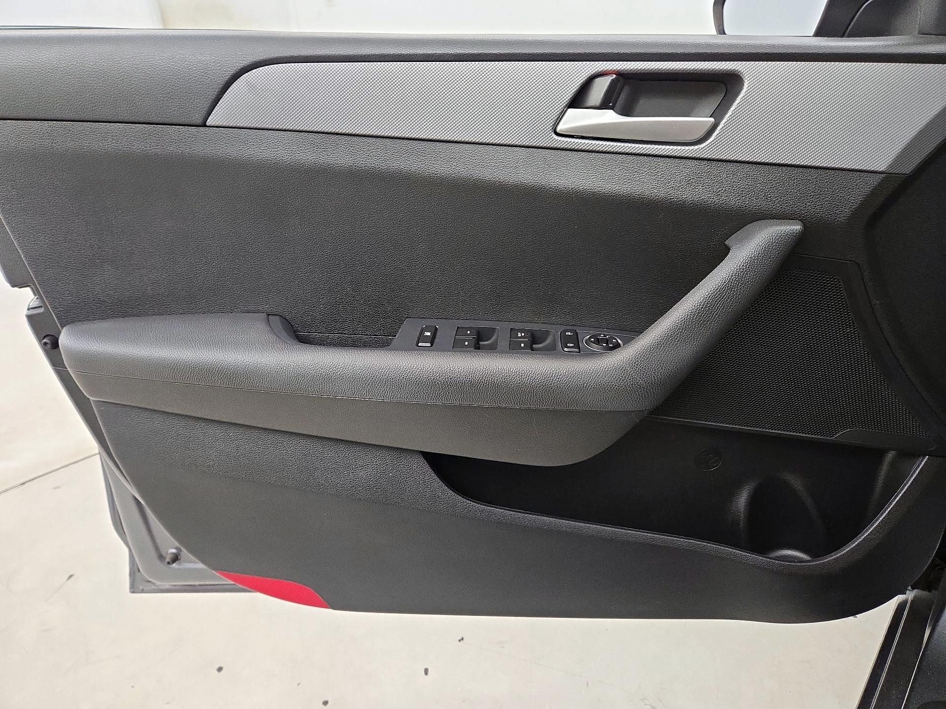 Thumbnail: 2019 Hyundai Sonata - 12
