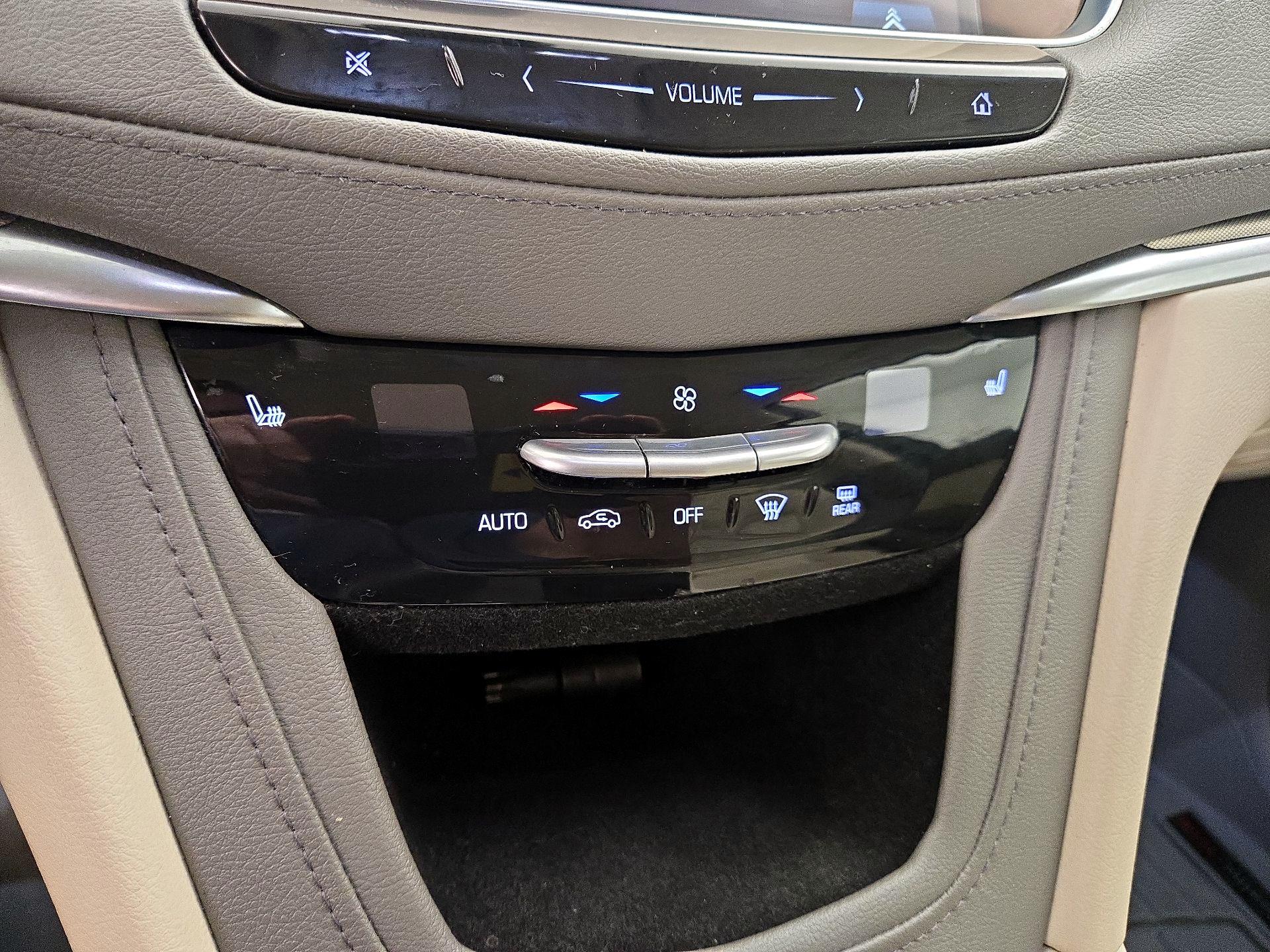 Thumbnail: 2018 Cadillac XT5 - 16