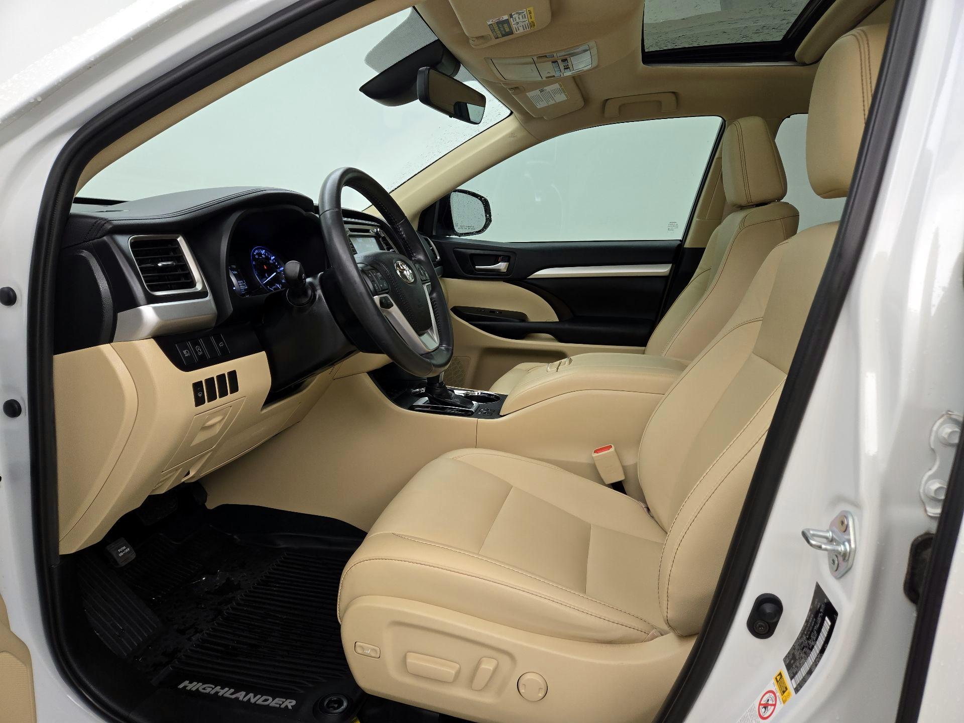 Thumbnail: 2019 Toyota Highlander - 11