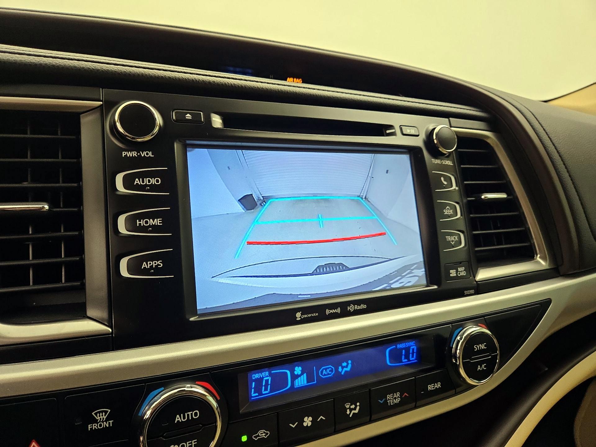 Thumbnail: 2019 Toyota Highlander - 14