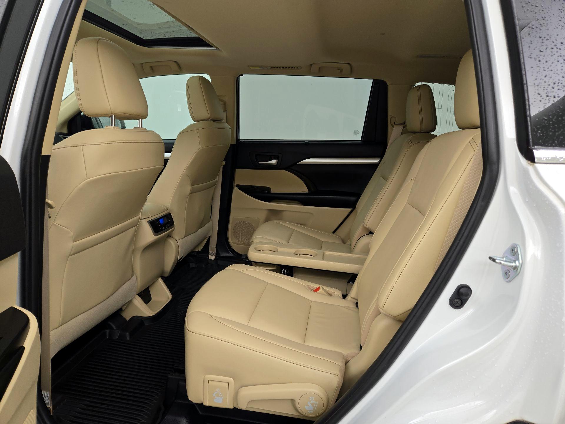 Thumbnail: 2019 Toyota Highlander - 20